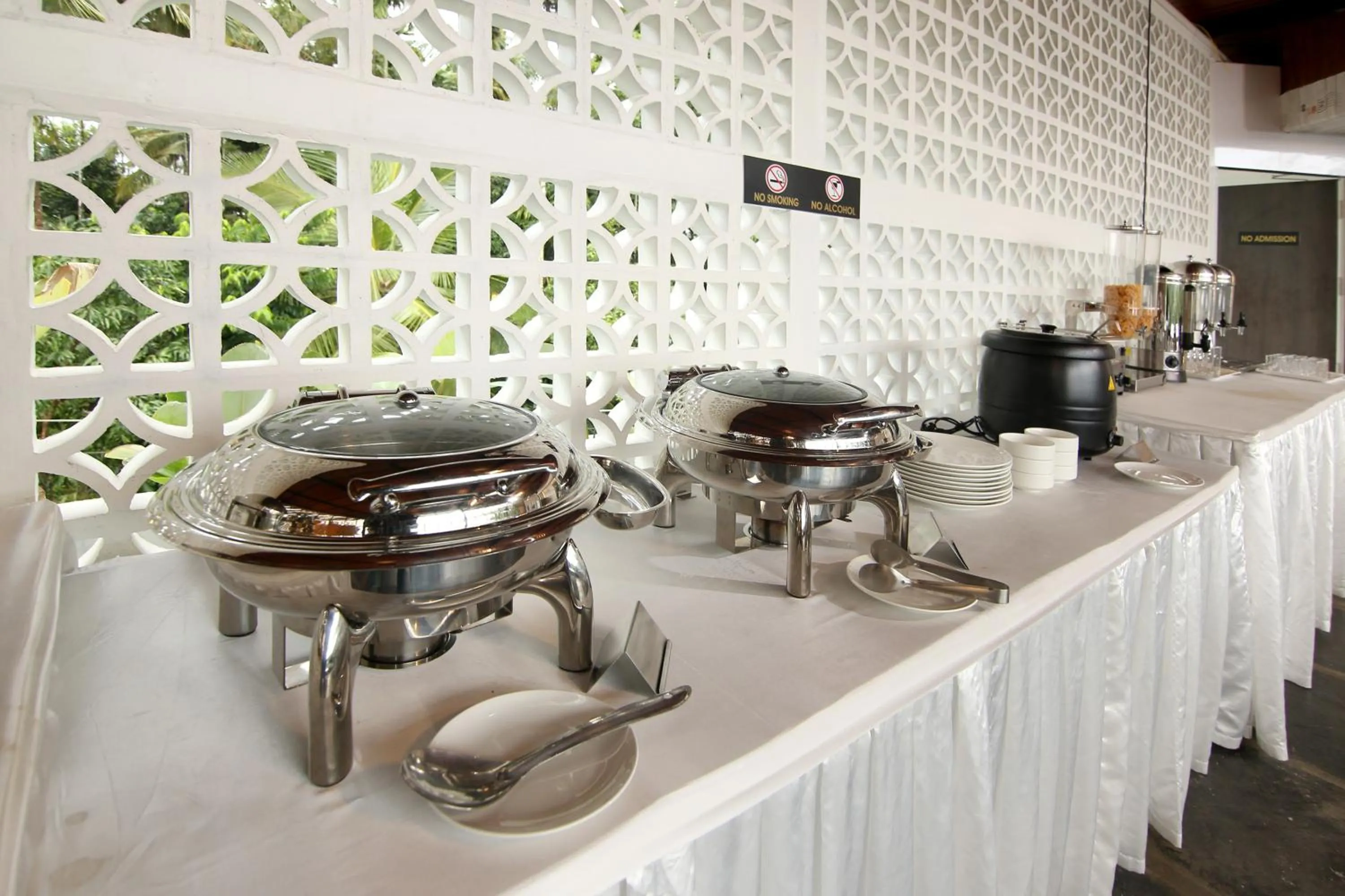 Buffet breakfast in Le Villagio Resort & Domes