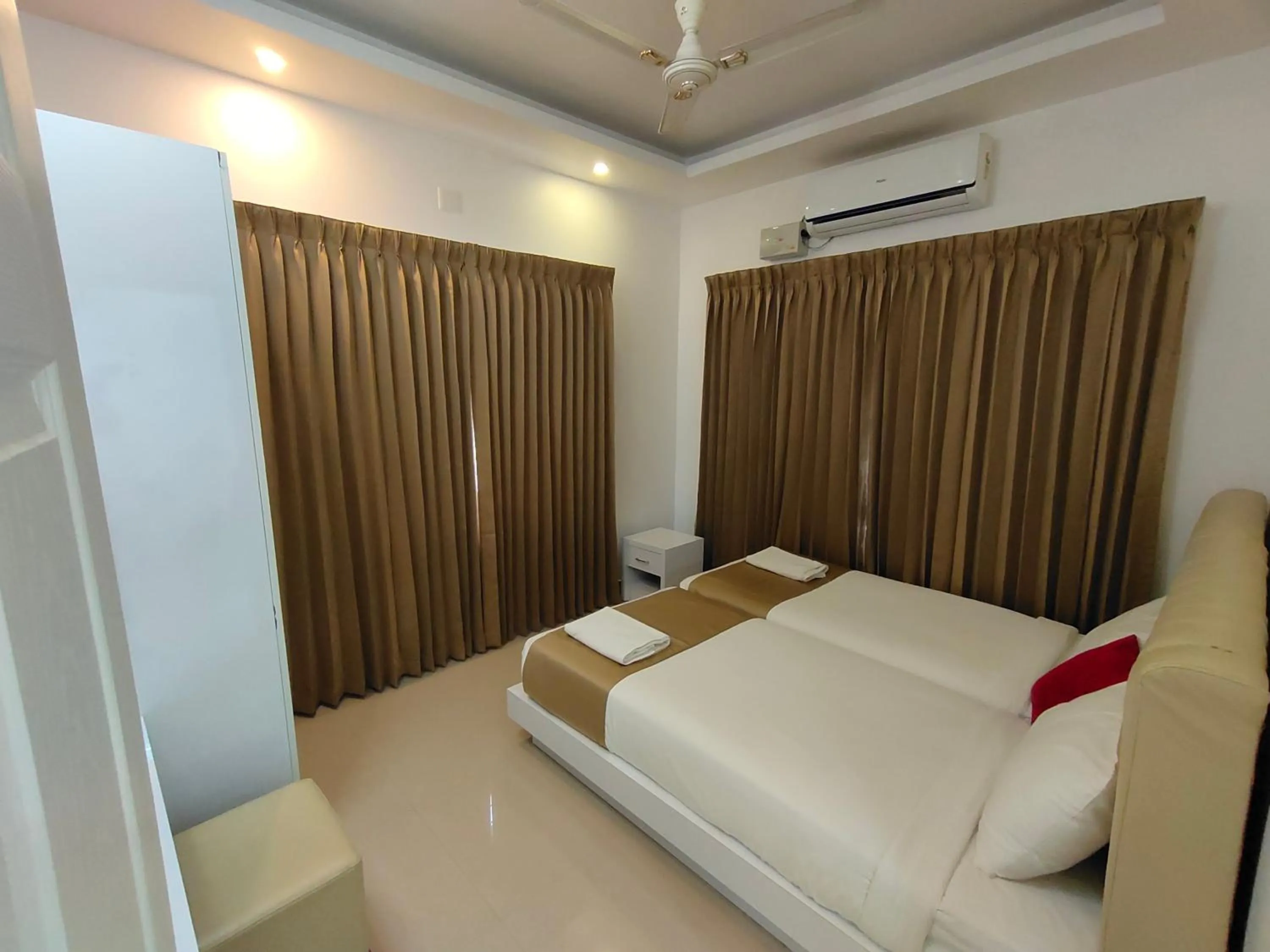 Bedroom, Bed in Le Villagio Resort & Domes