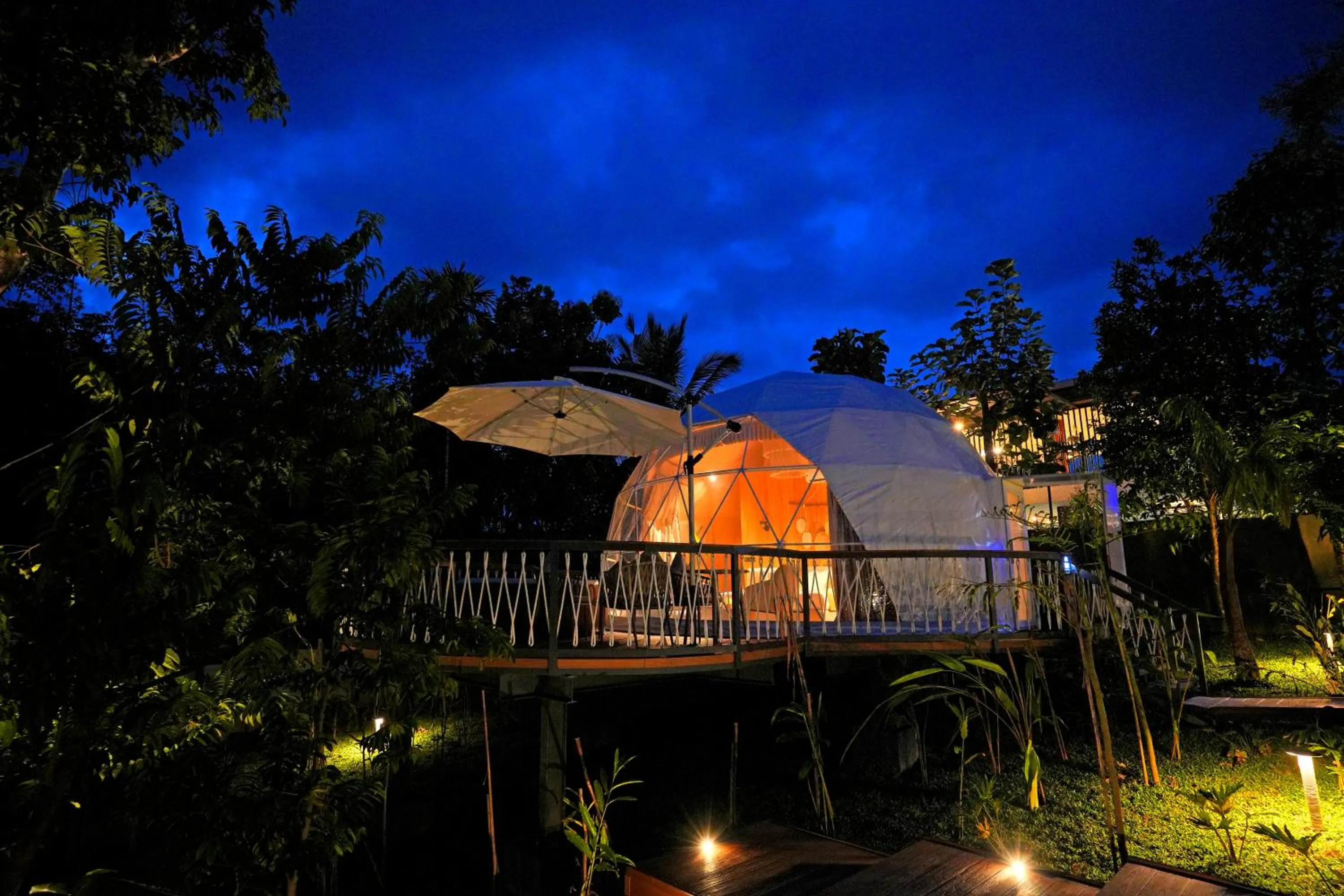 Night in Le Villagio Resort & Domes