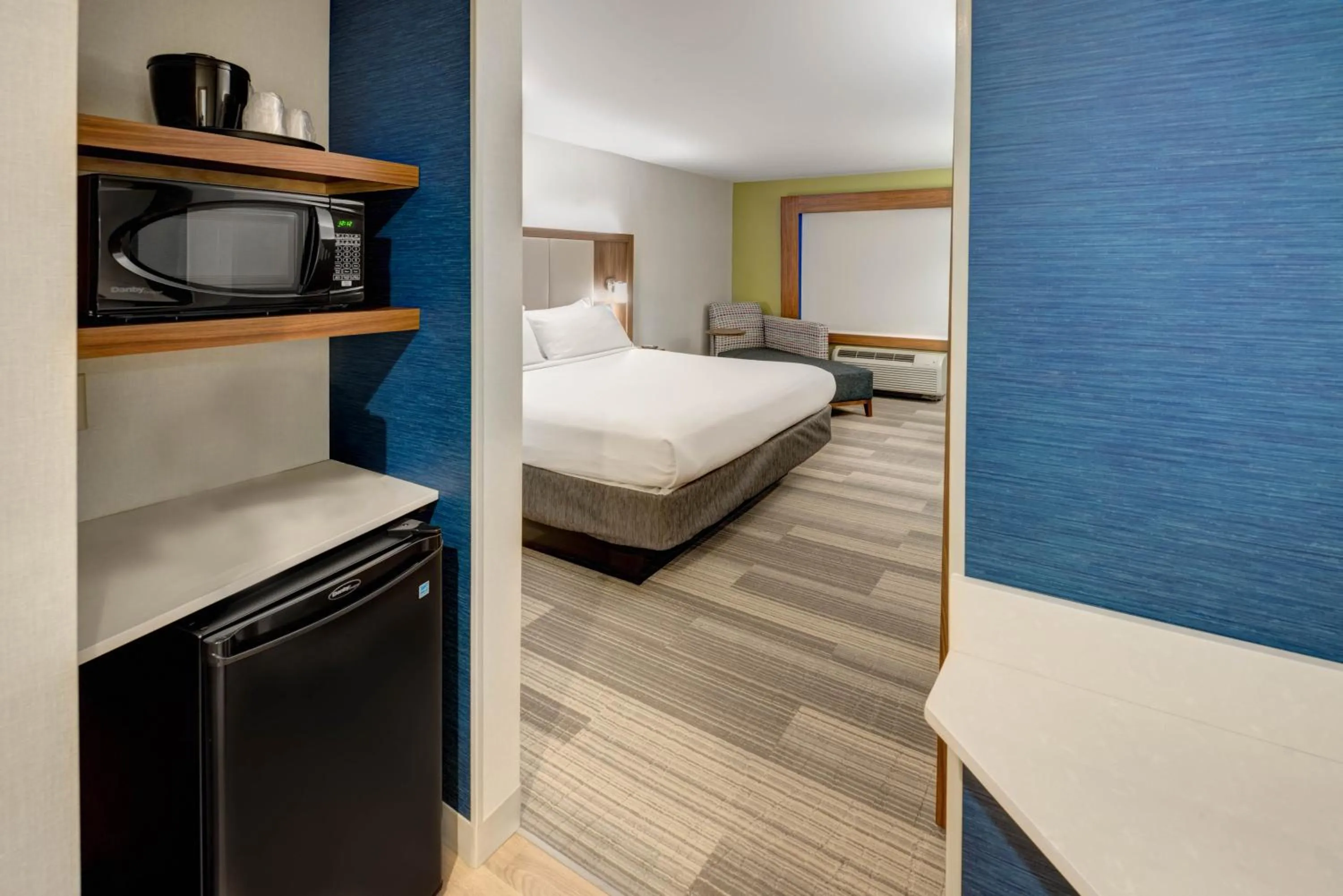 Bedroom, Bed in Holiday Inn Express Woodbridge by IHG