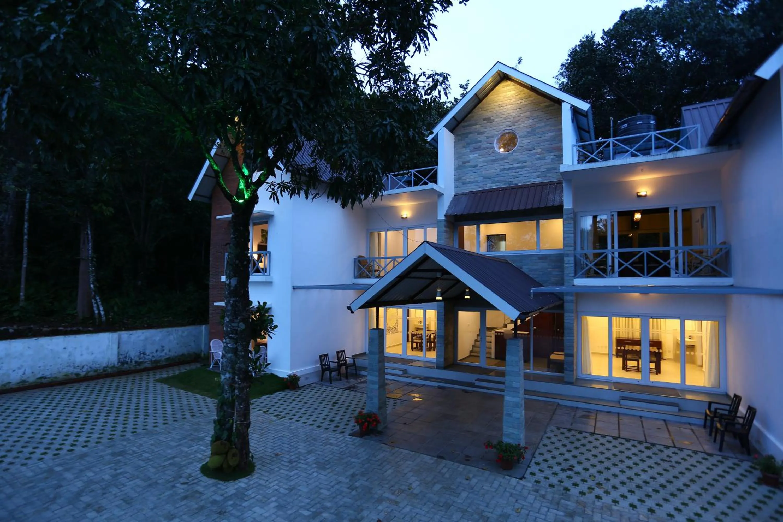 Property building in Crayons Guest House Munnar