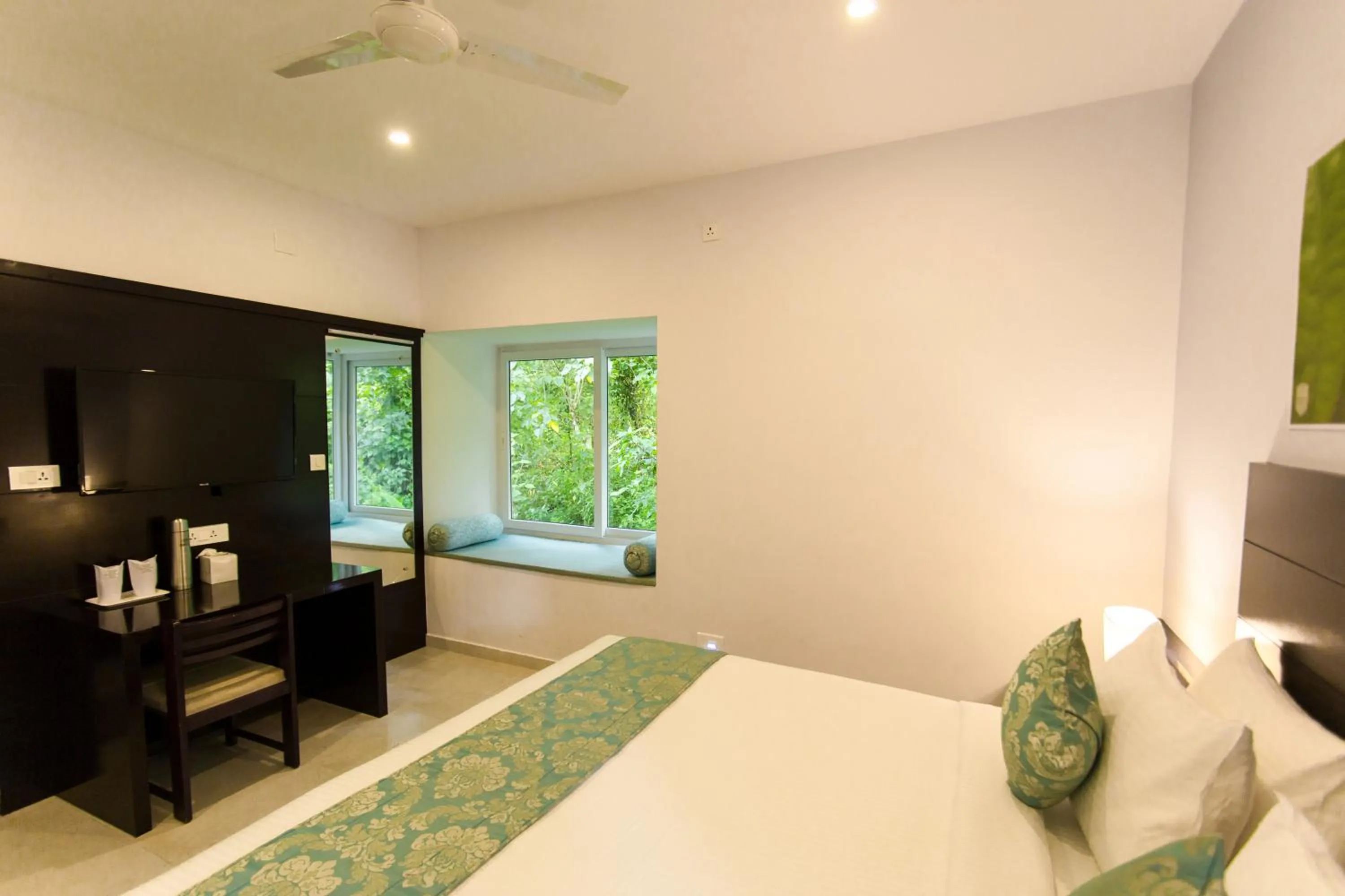 Bedroom, Bed in Crayons Guest House Munnar