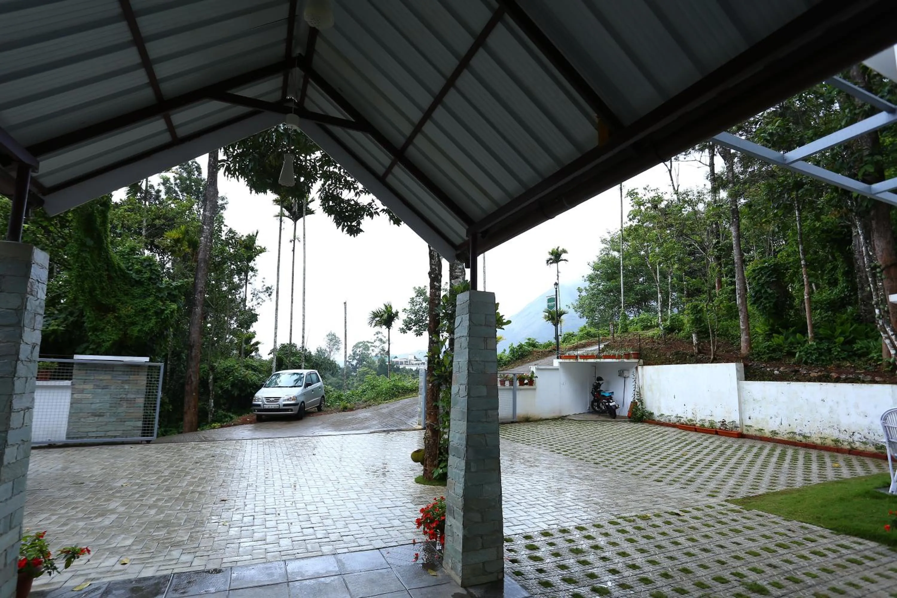Property building in Crayons Guest House Munnar