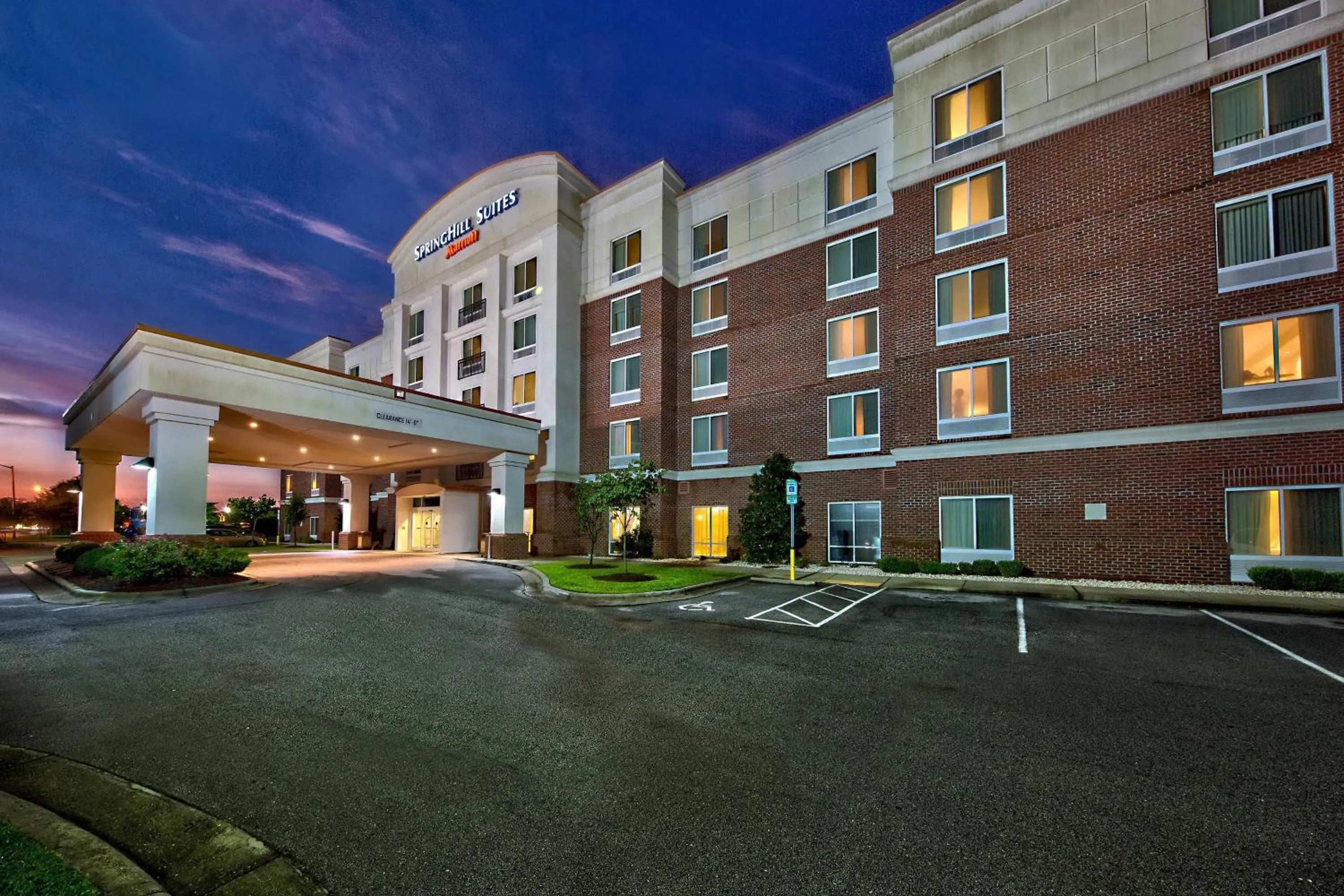 Property building in SpringHill Suites by Marriott New Bern