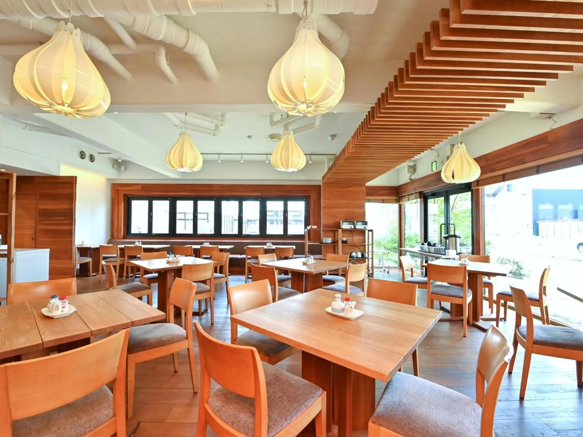 Restaurant/places to eat in Park Hotel Kani