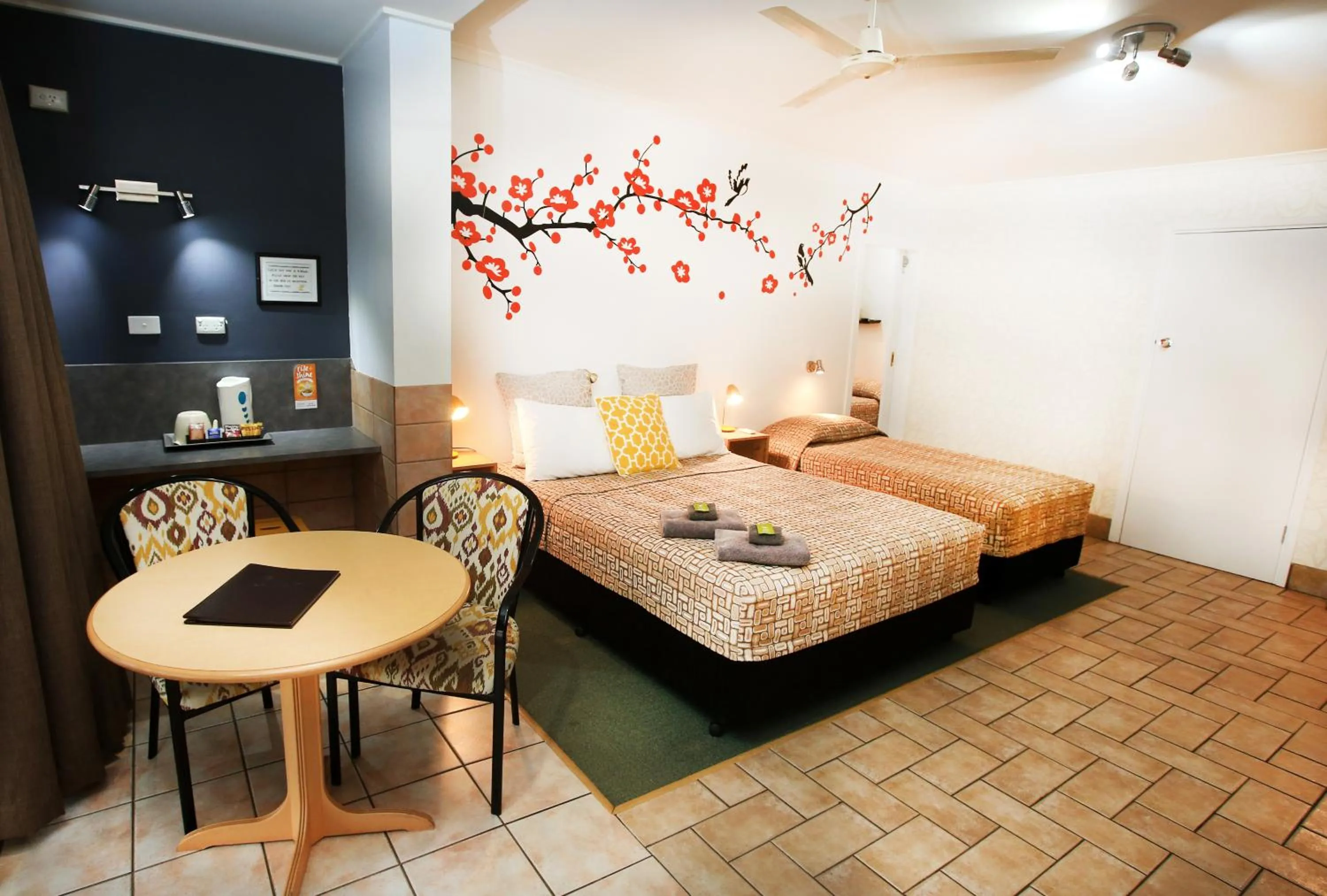 Coffee/tea facilities, Bed in Central Motel Gin Gin