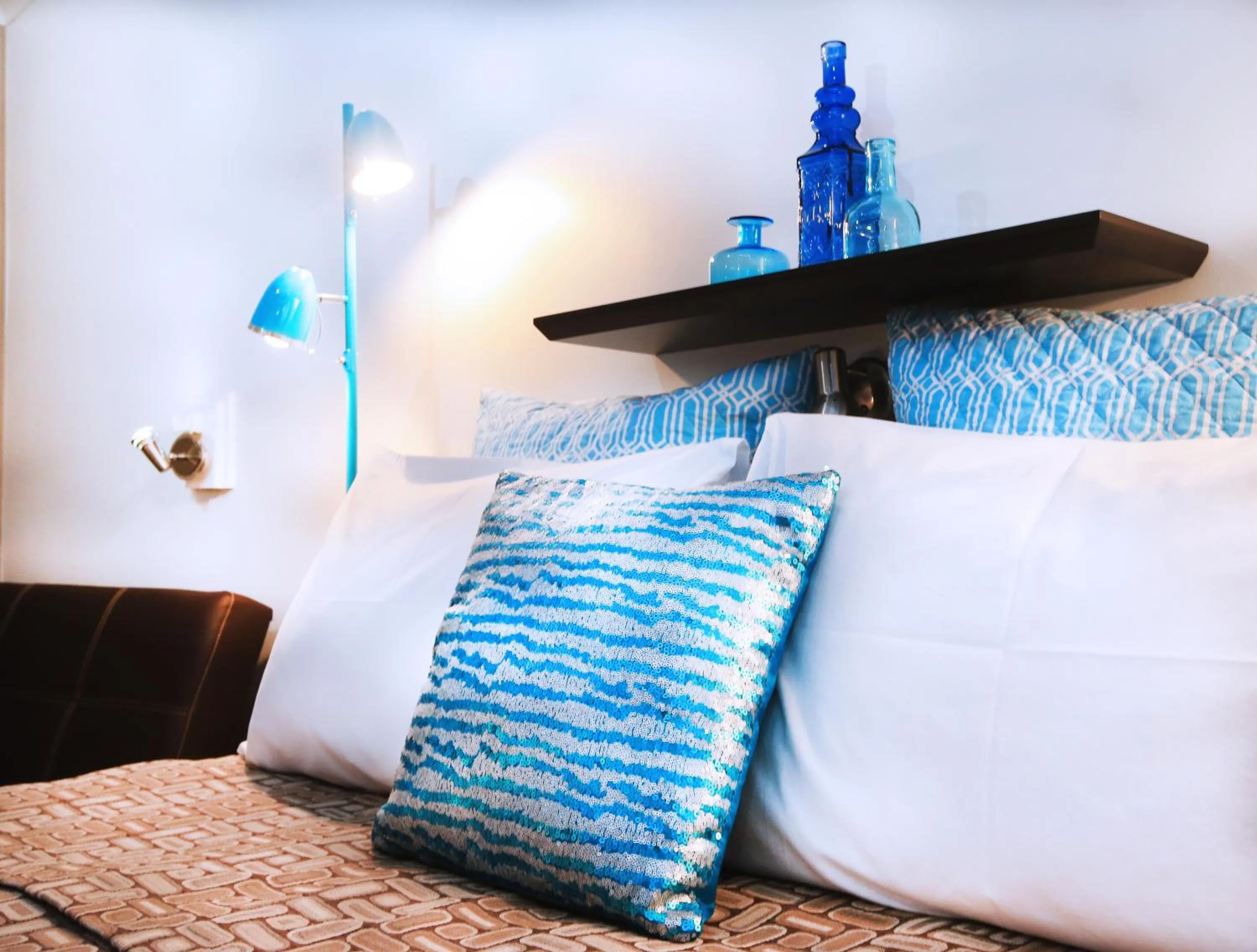 Decorative detail, Bed in Central Motel Gin Gin