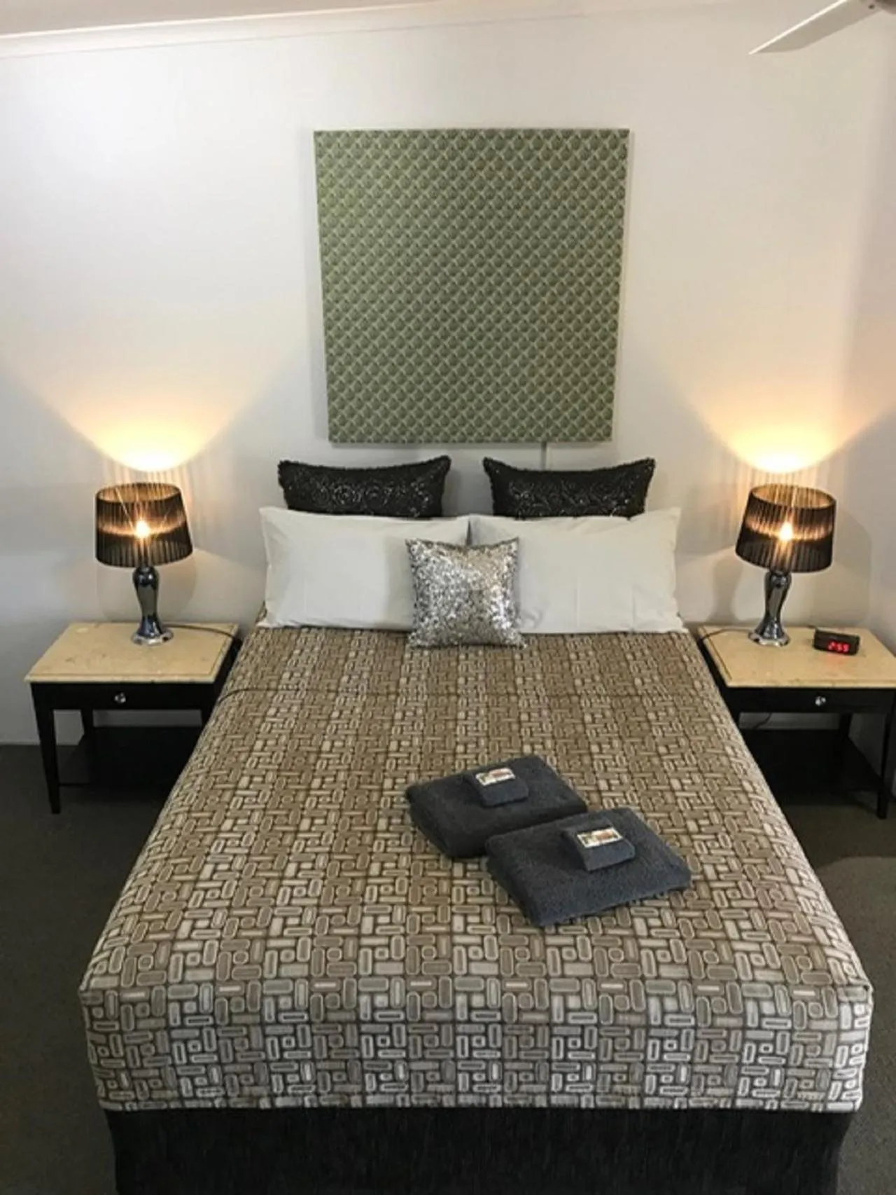 Bed in Central Motel Gin Gin