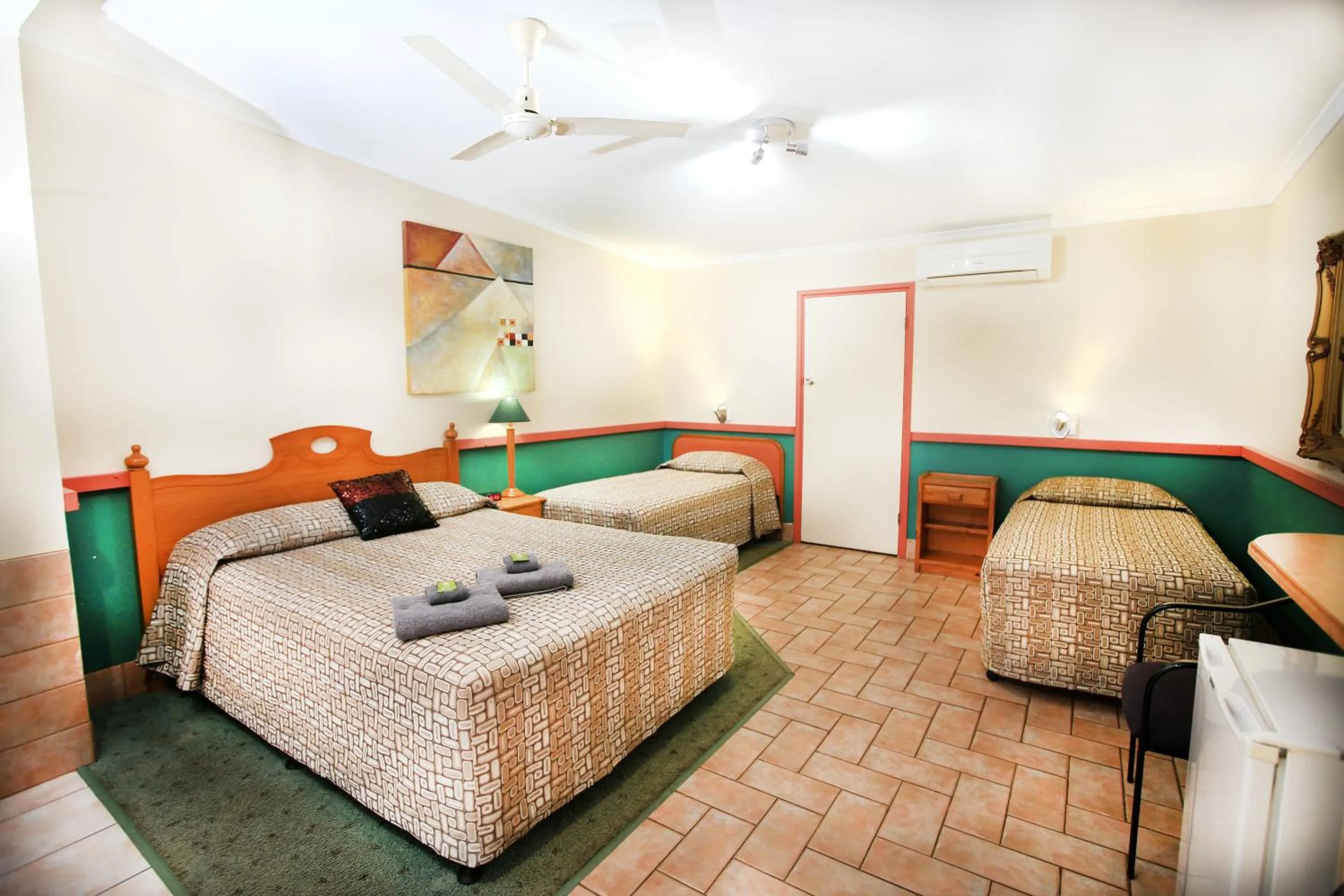 Bedroom, Bed in Central Motel Gin Gin