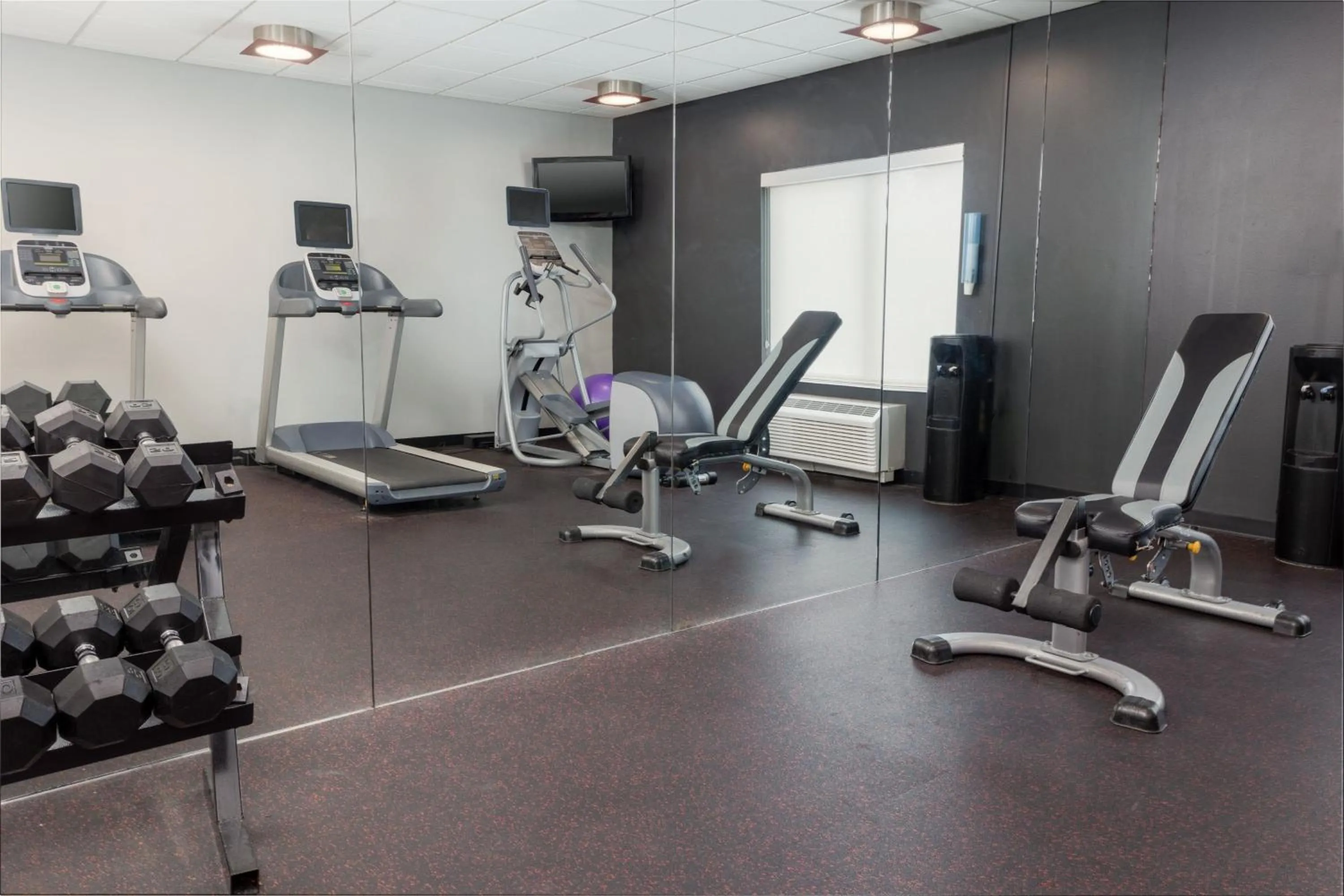 Fitness centre/facilities in TownePlace Suites by Marriott Erie