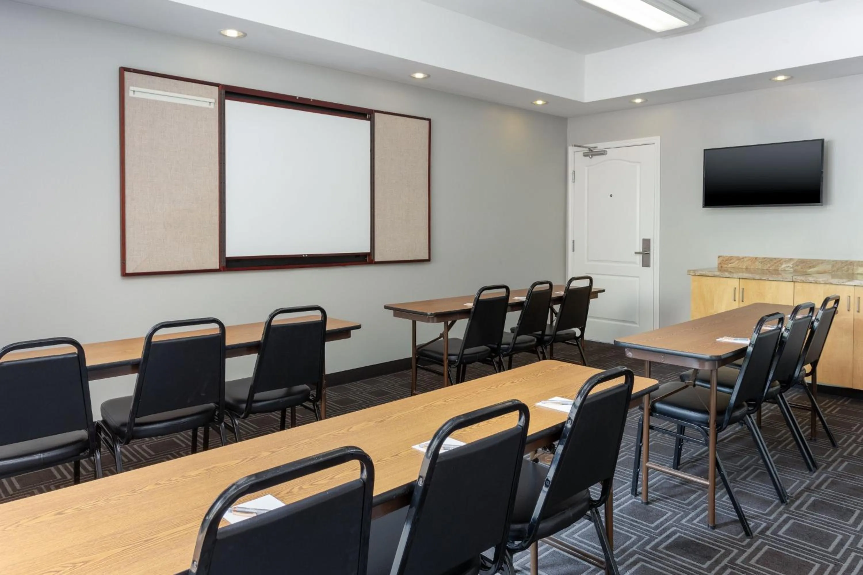 Meeting/conference room in TownePlace Suites by Marriott Erie