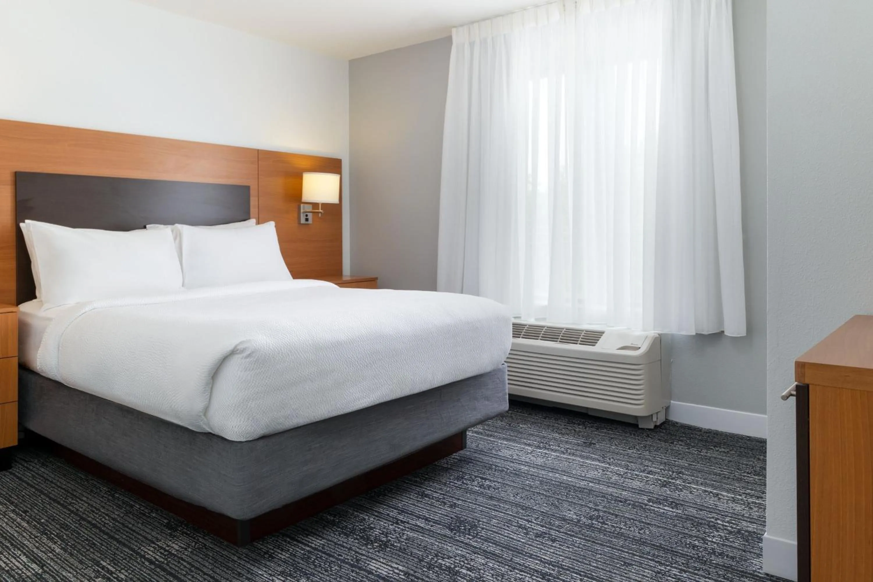 Bedroom, Bed in TownePlace Suites by Marriott Erie