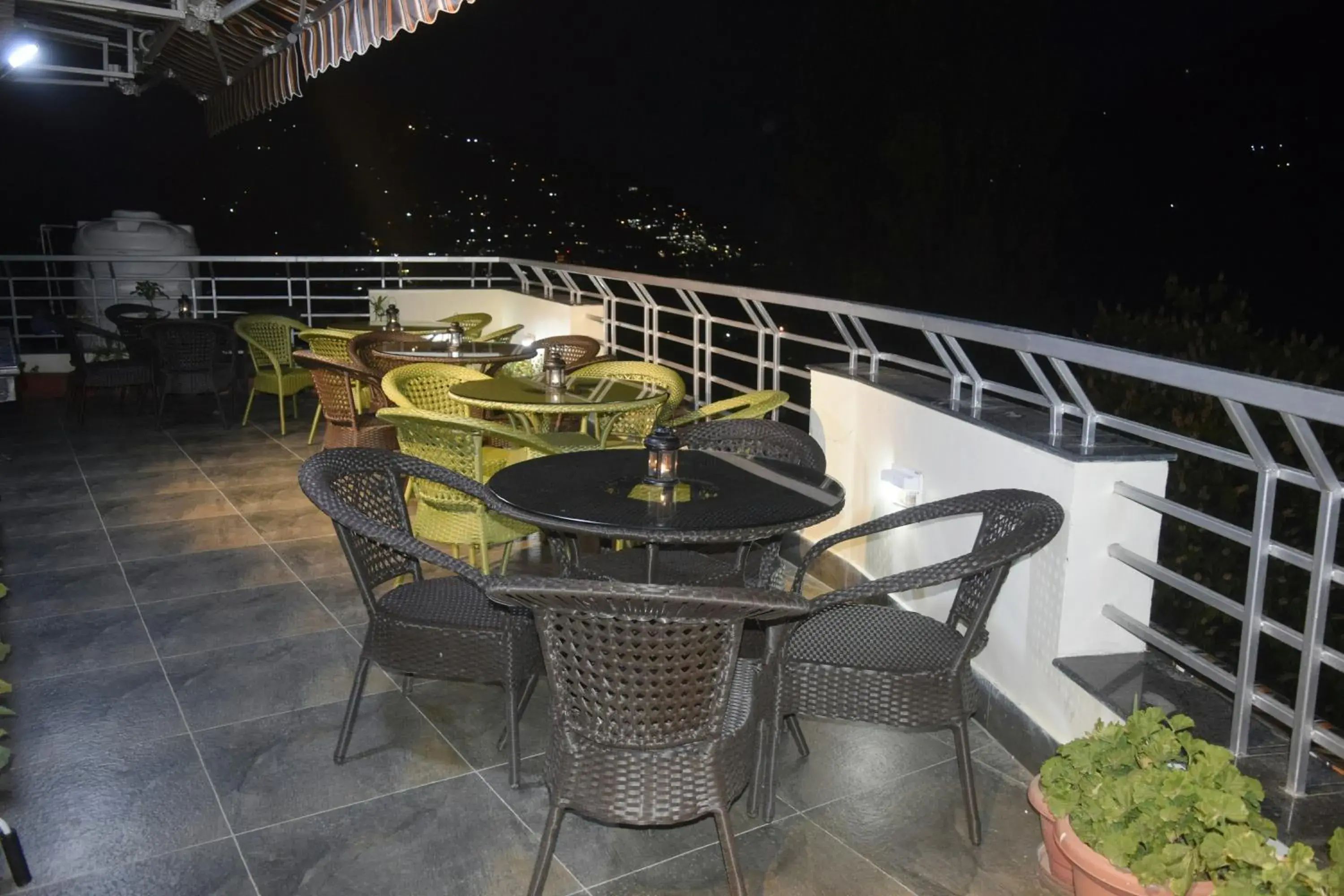 Restaurant/places to eat in Cloud 7 Restaurant/places to eat in Cloud 7