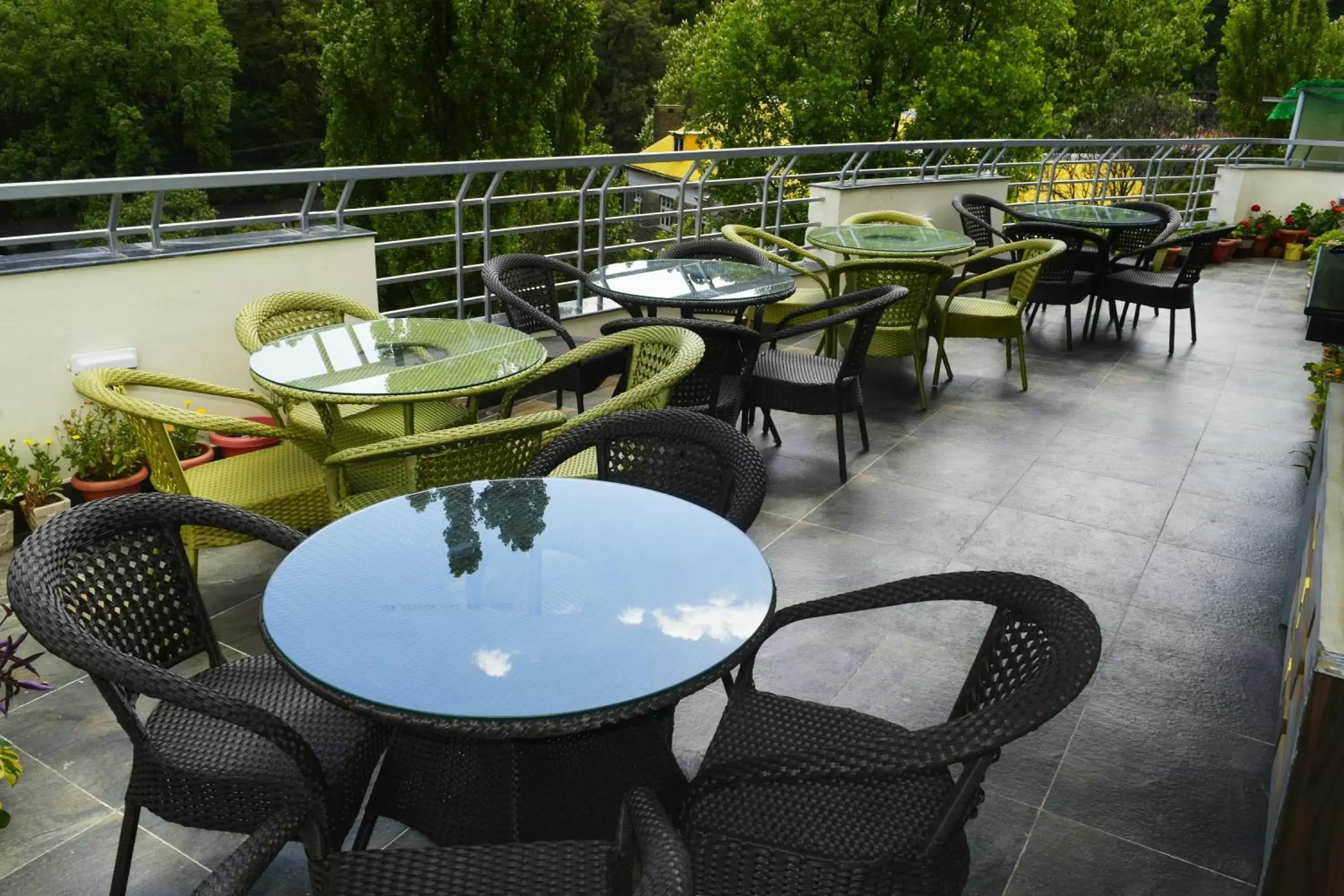 Restaurant/places to eat in Cloud 7 Restaurant/places to eat in Cloud 7