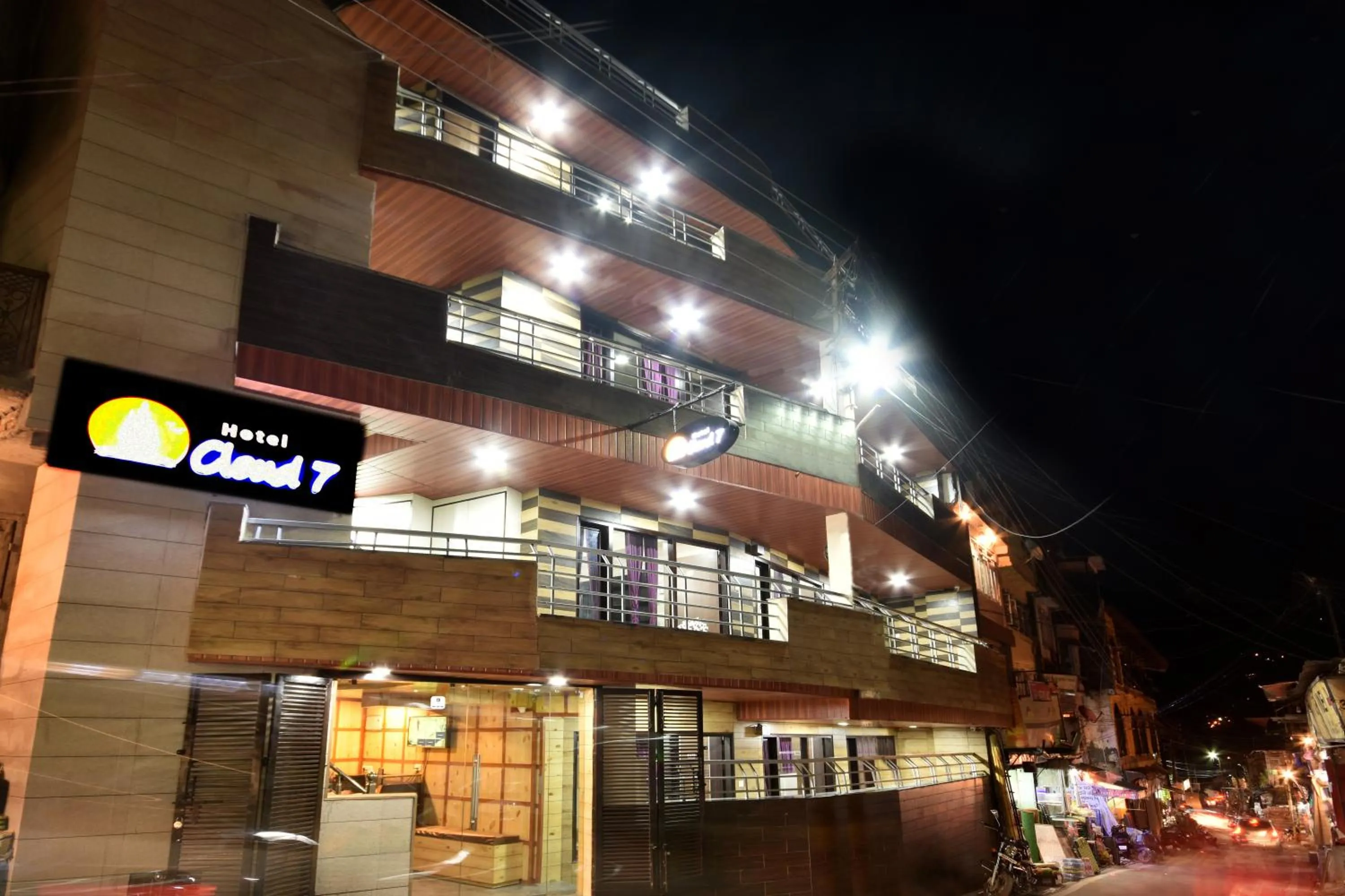 Facade/entrance in Cloud 7