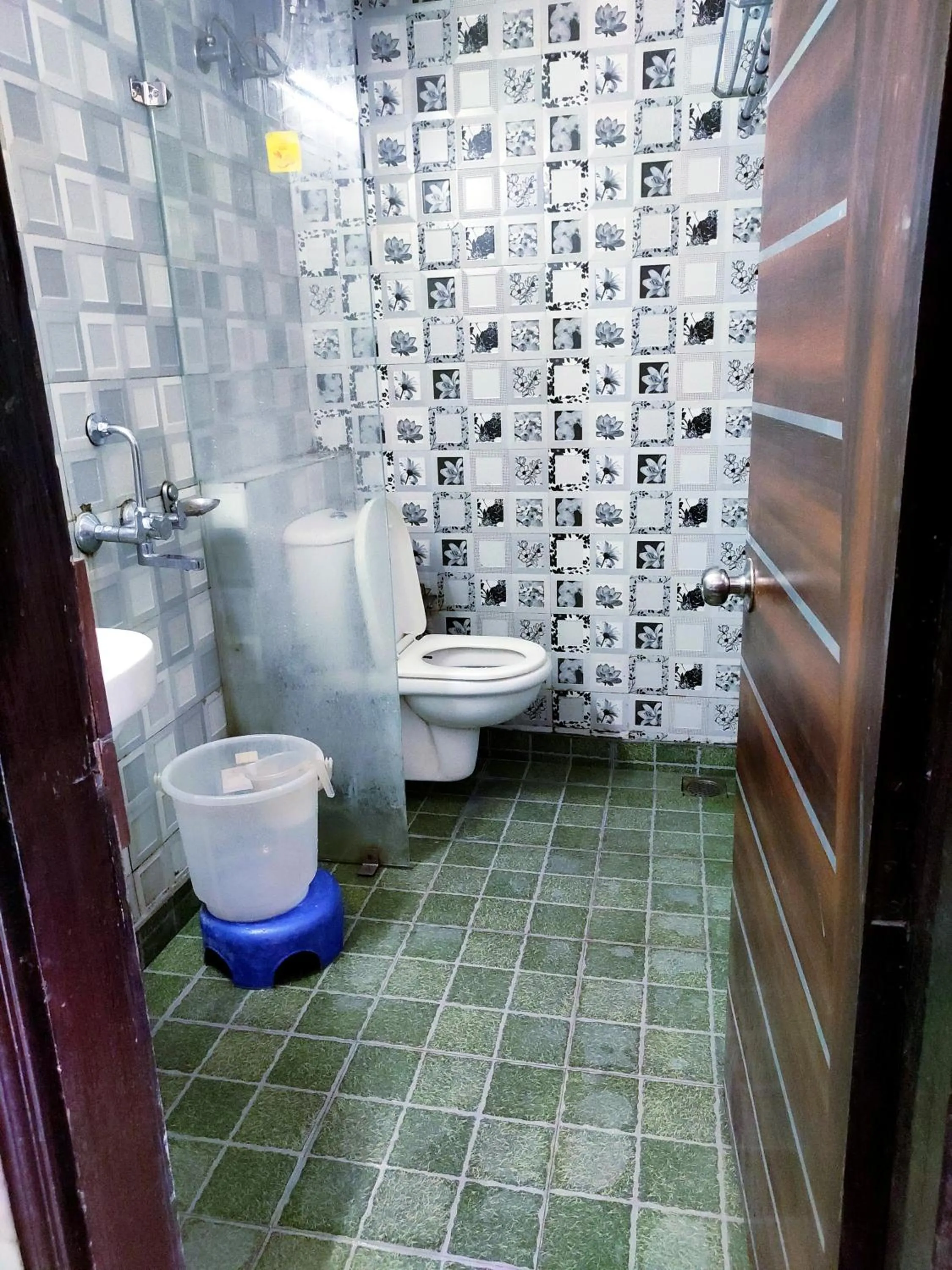 Toilet in Cloud 7