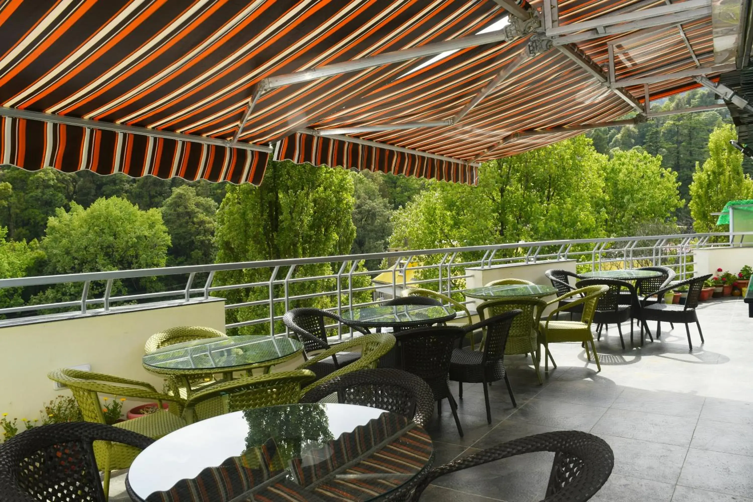 Restaurant/places to eat in Cloud 7 Restaurant/places to eat in Cloud 7