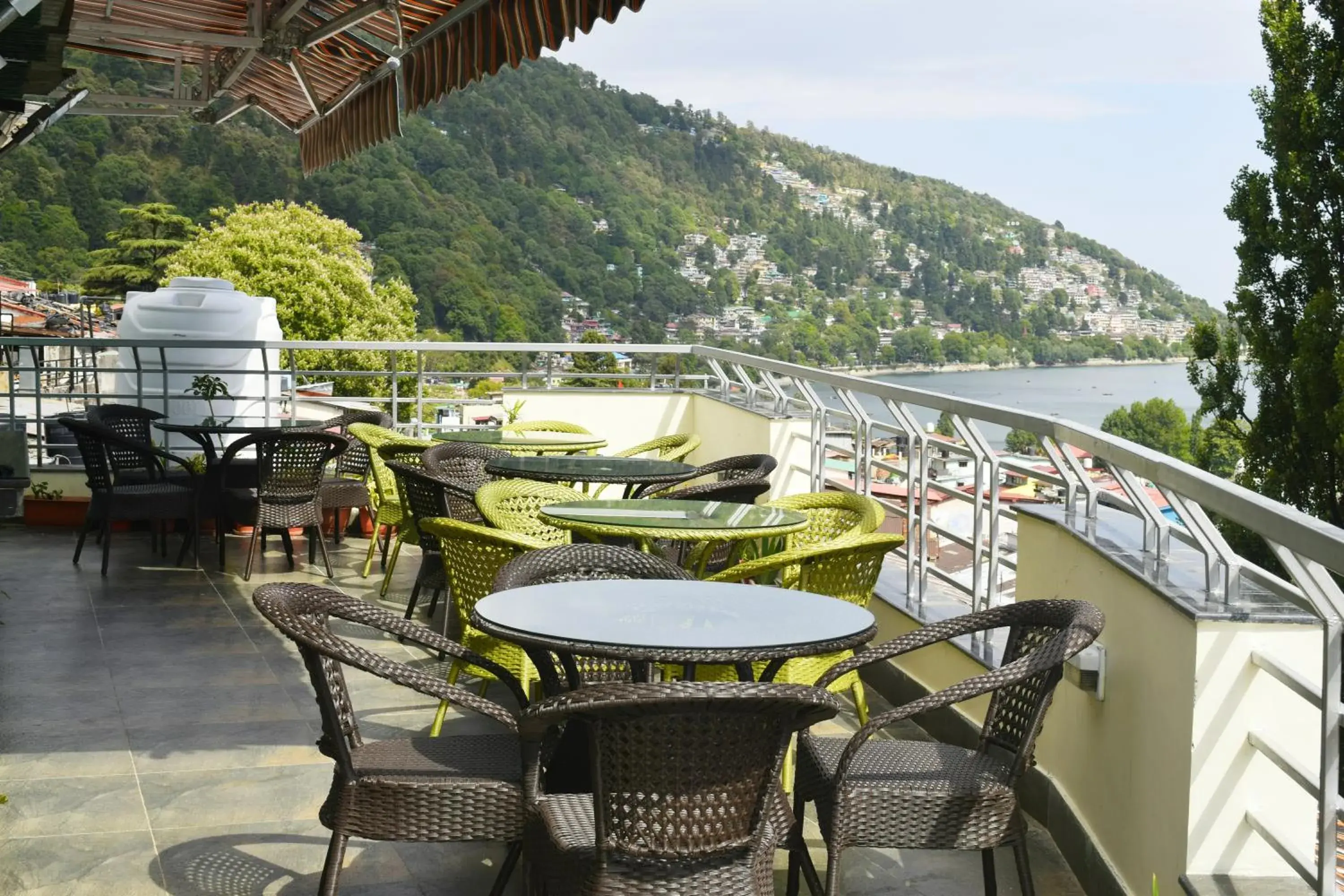 Restaurant/places to eat in Cloud 7 Restaurant/places to eat in Cloud 7