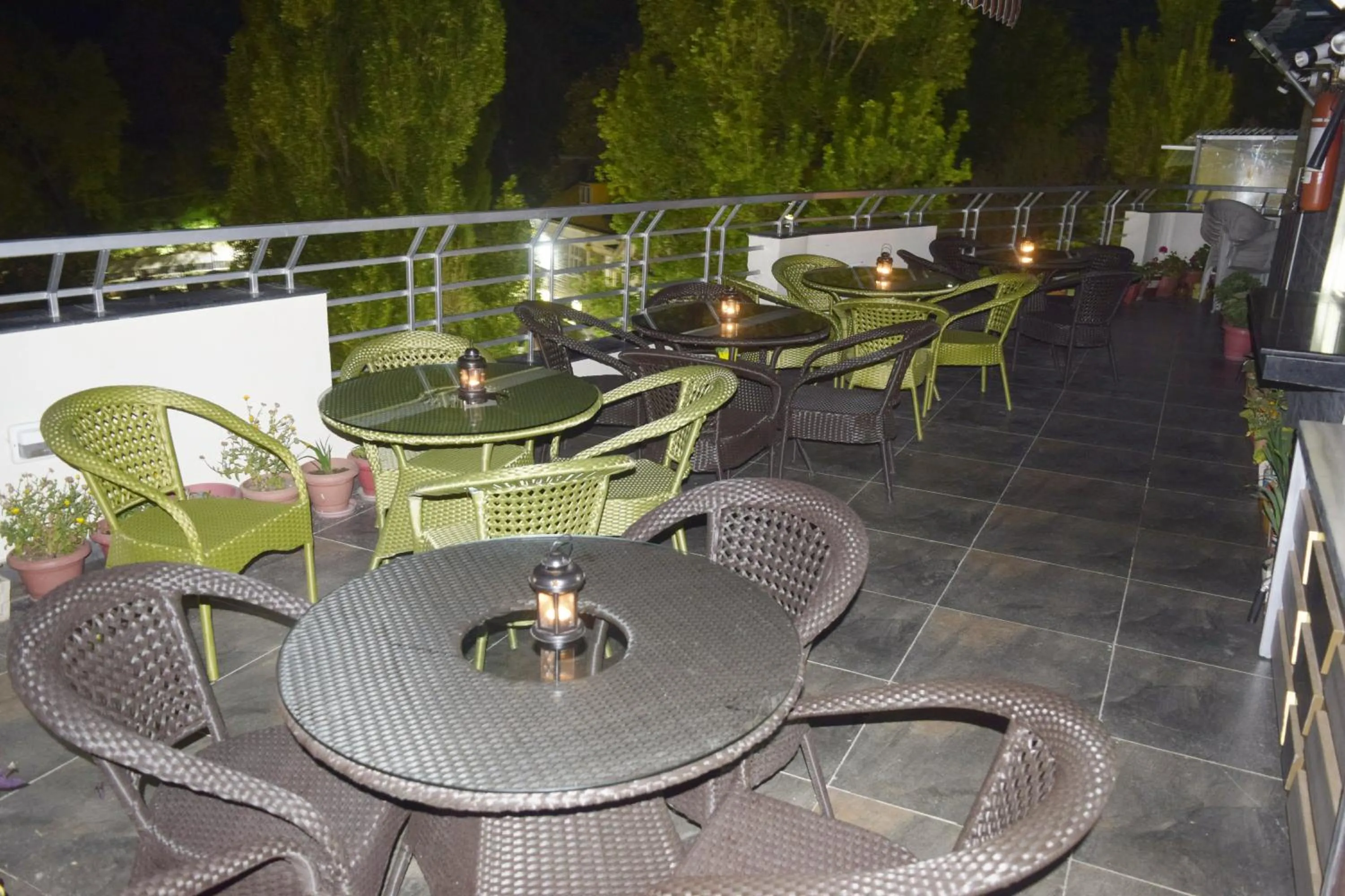 Restaurant/places to eat in Cloud 7