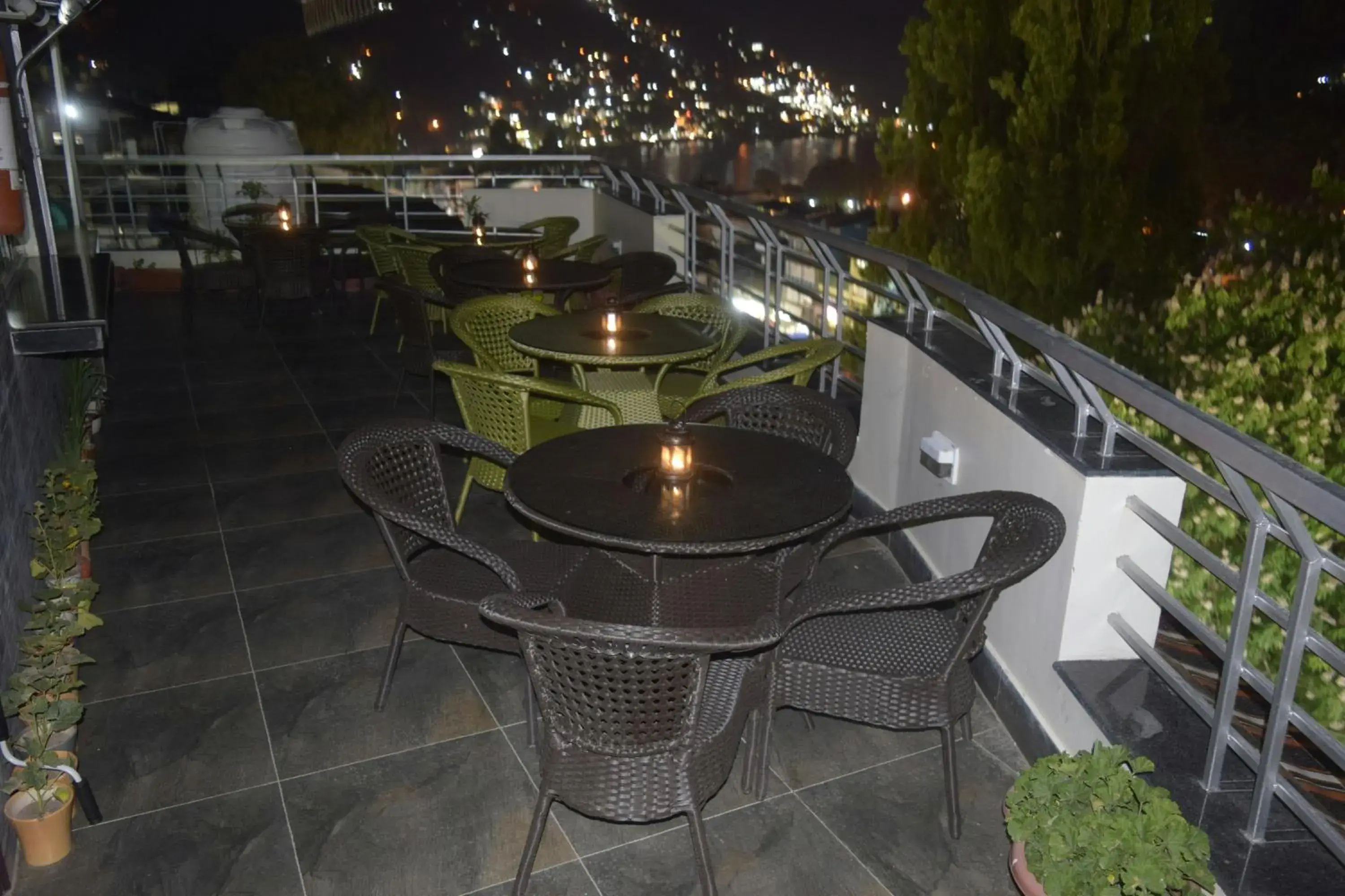 Restaurant/places to eat in Cloud 7 Restaurant/places to eat in Cloud 7