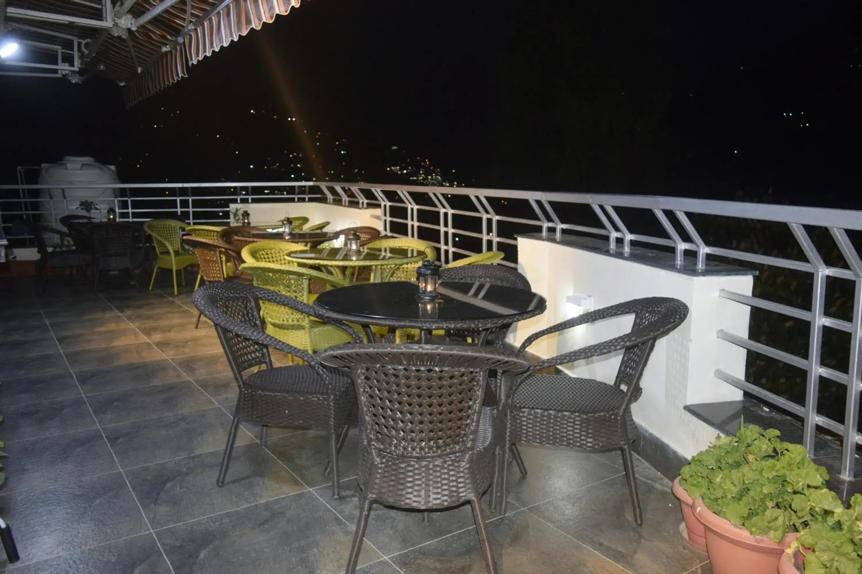 Restaurant/places to eat in Cloud 7 Restaurant/places to eat in Cloud 7