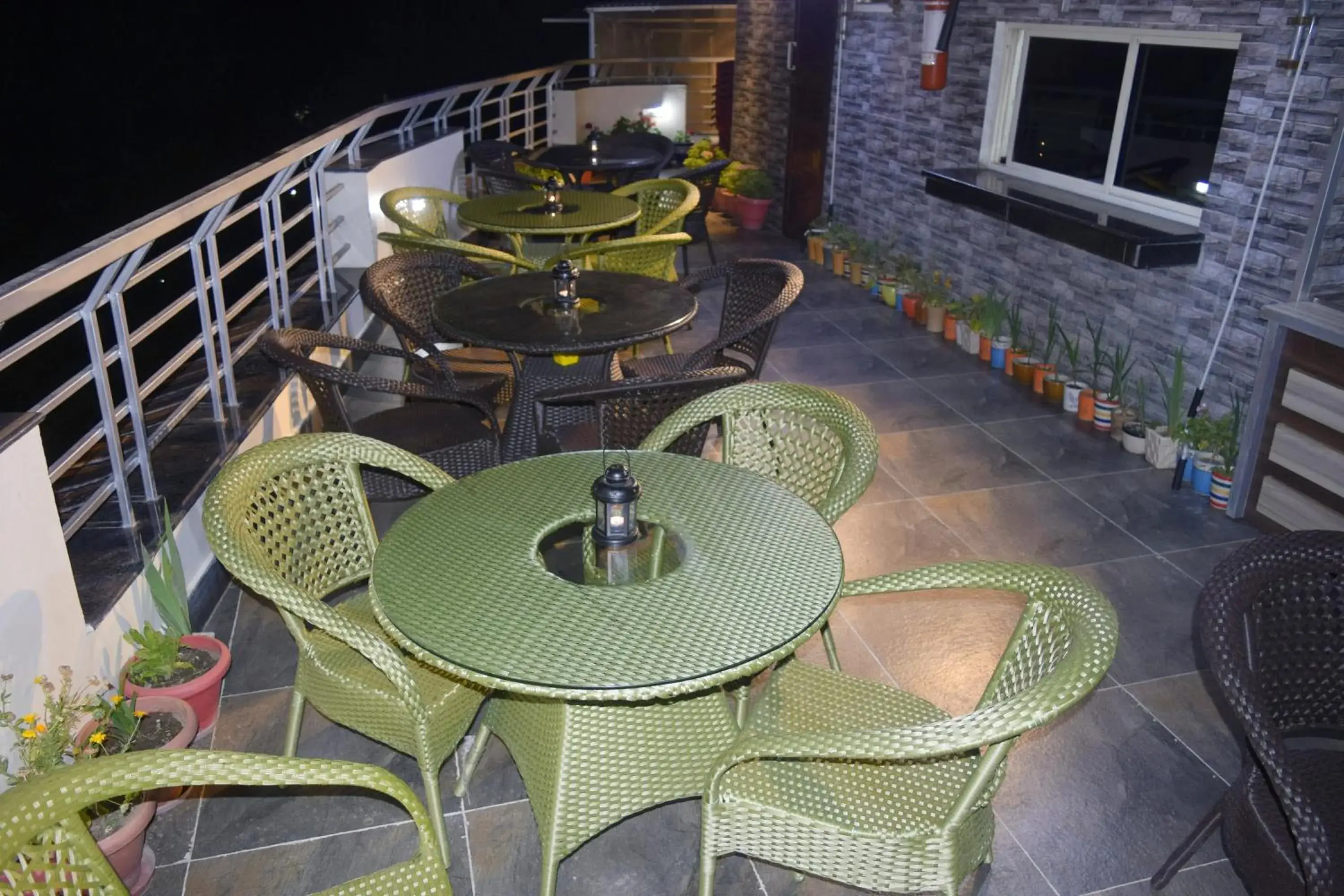 Restaurant/places to eat in Cloud 7 Restaurant/places to eat in Cloud 7