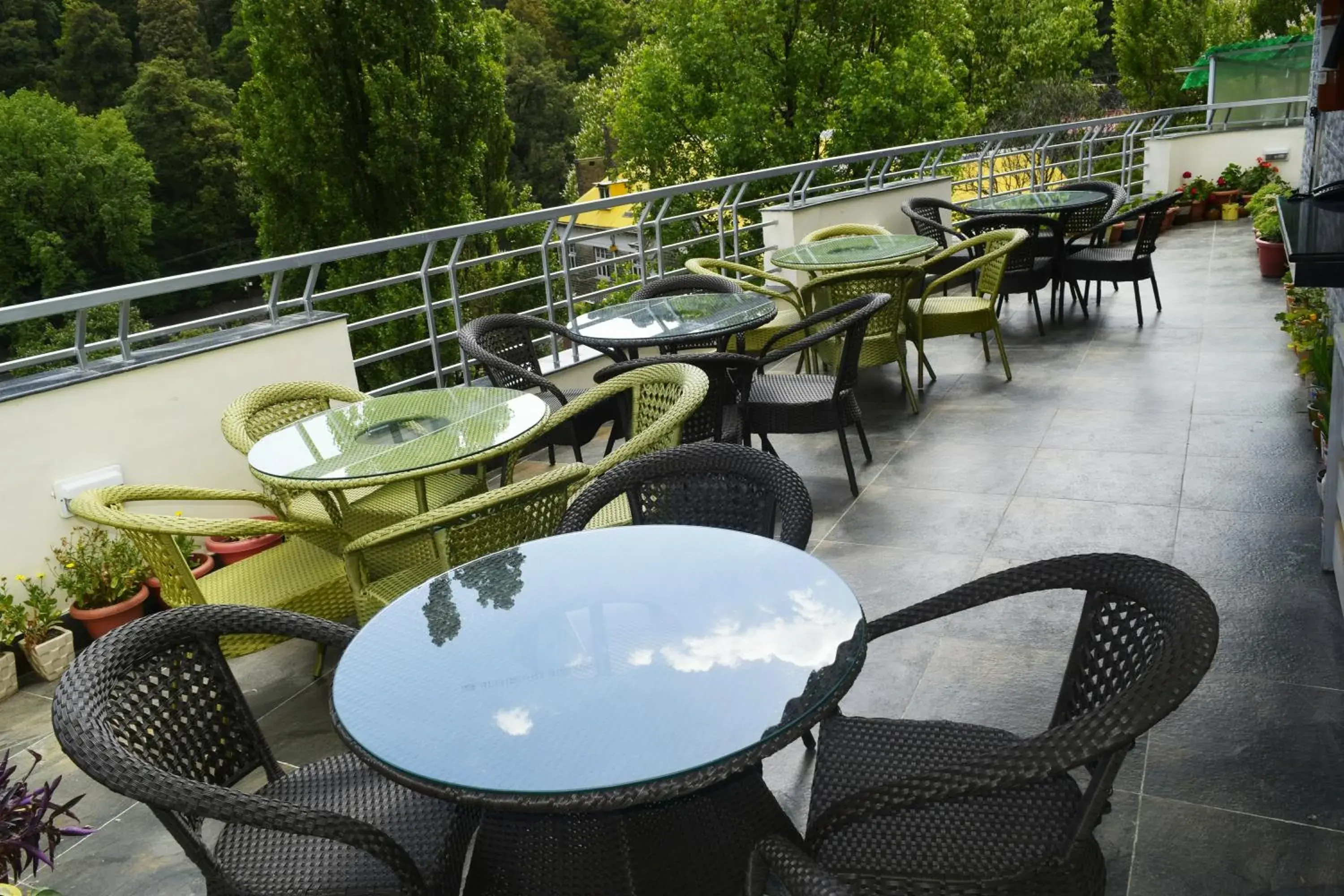 Restaurant/places to eat in Cloud 7 Restaurant/places to eat in Cloud 7