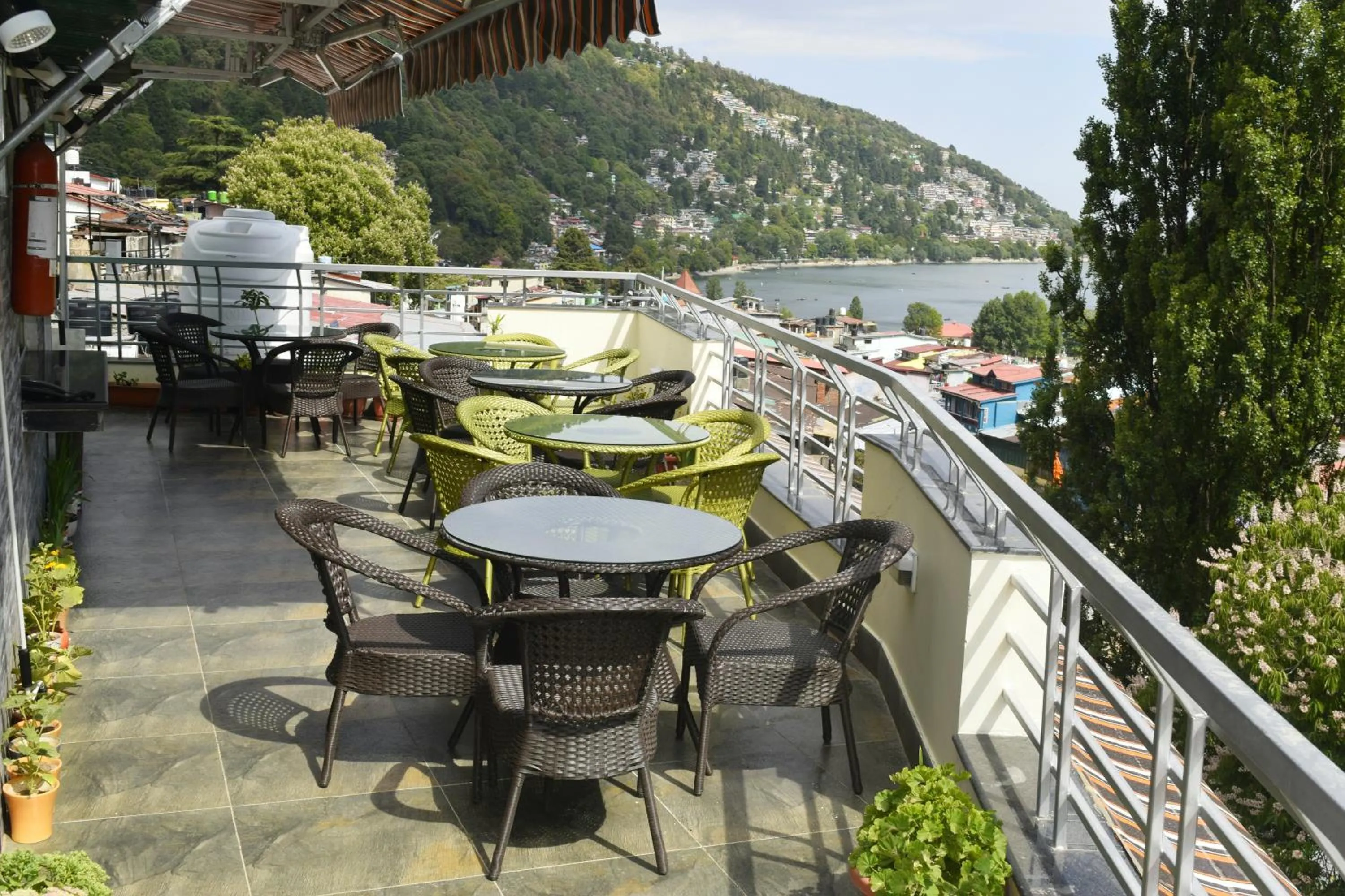 Restaurant/places to eat in Cloud 7