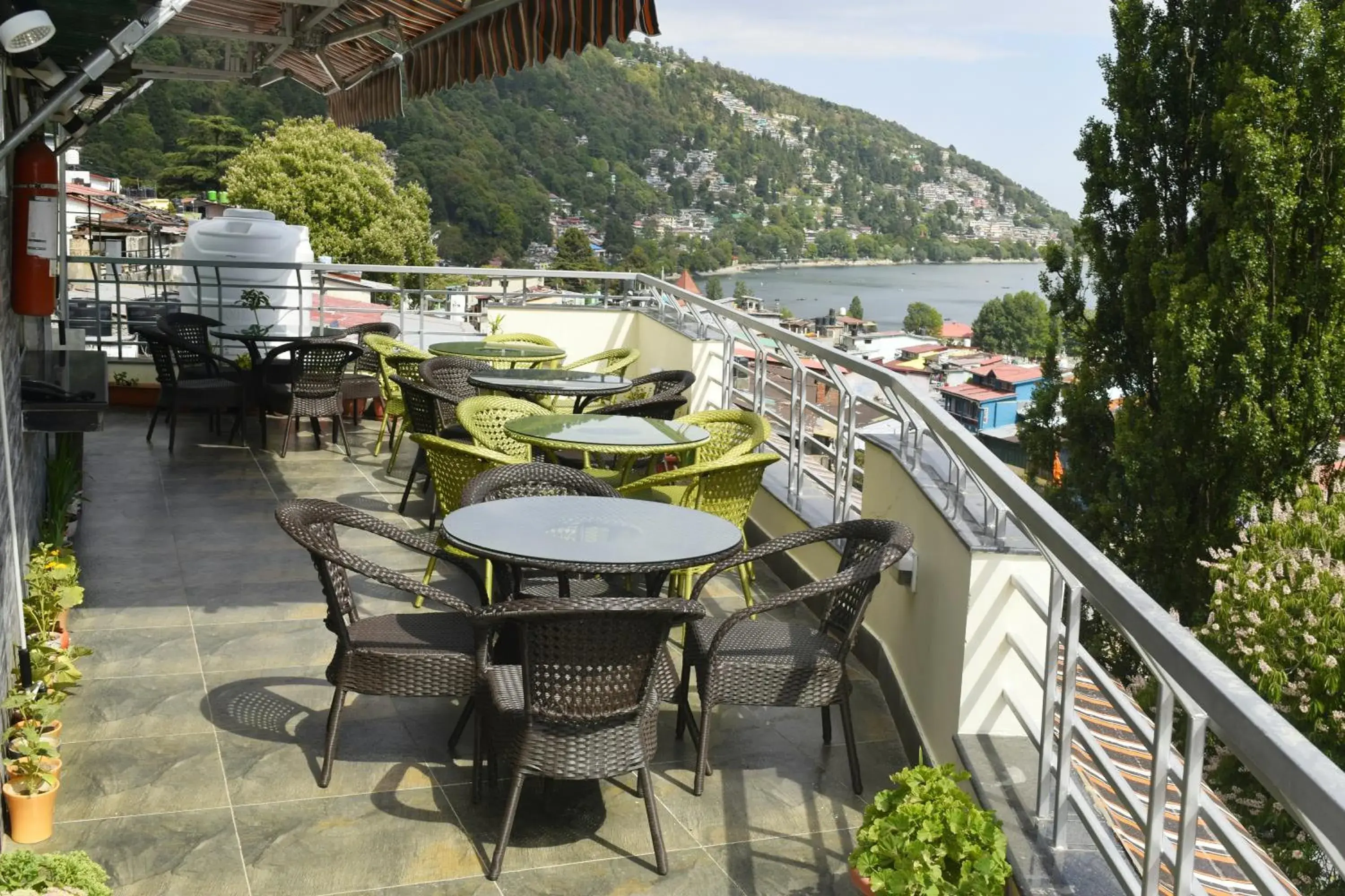 Restaurant/places to eat in Cloud 7 Restaurant/places to eat in Cloud 7