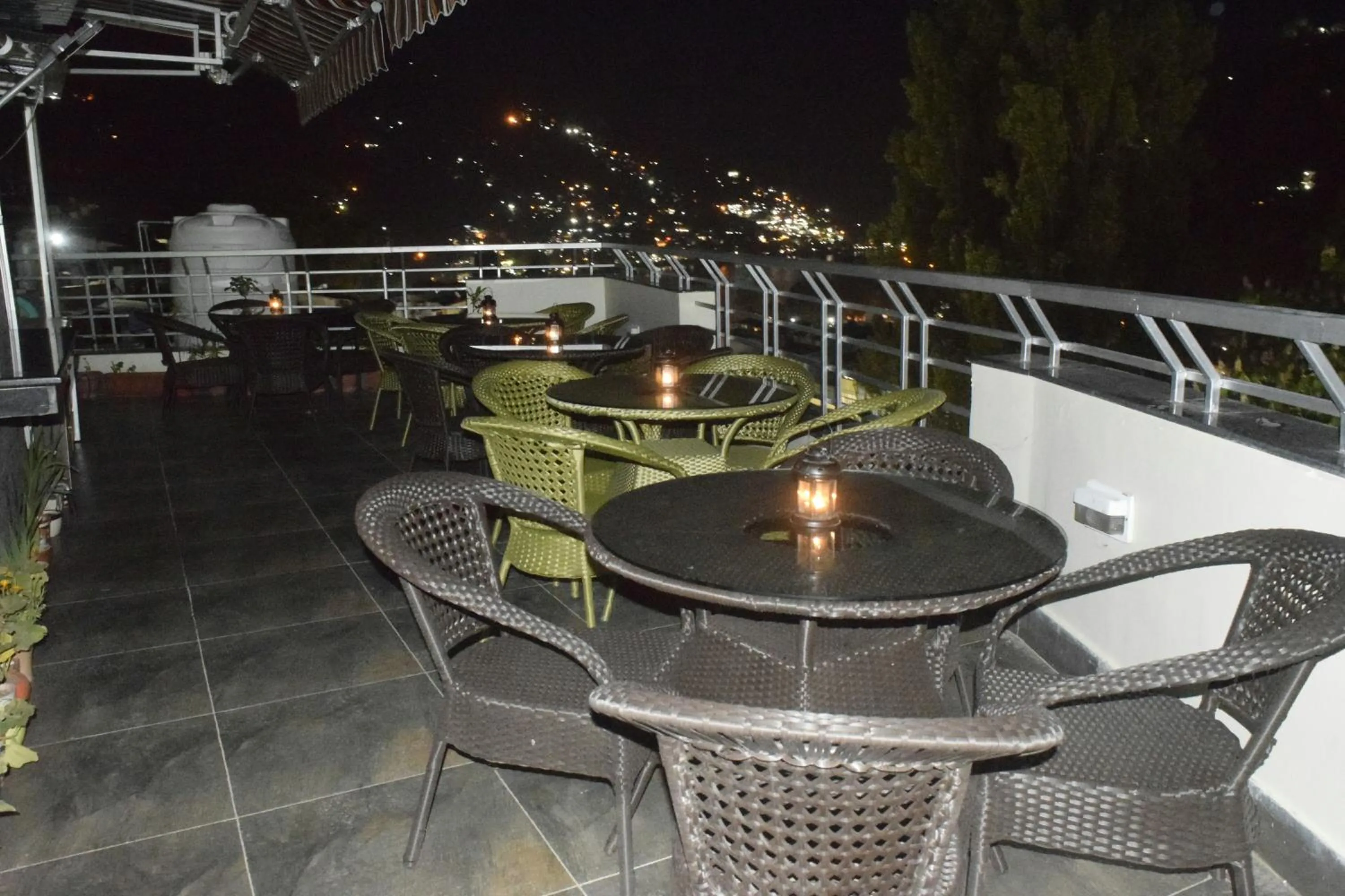 Restaurant/places to eat in Cloud 7