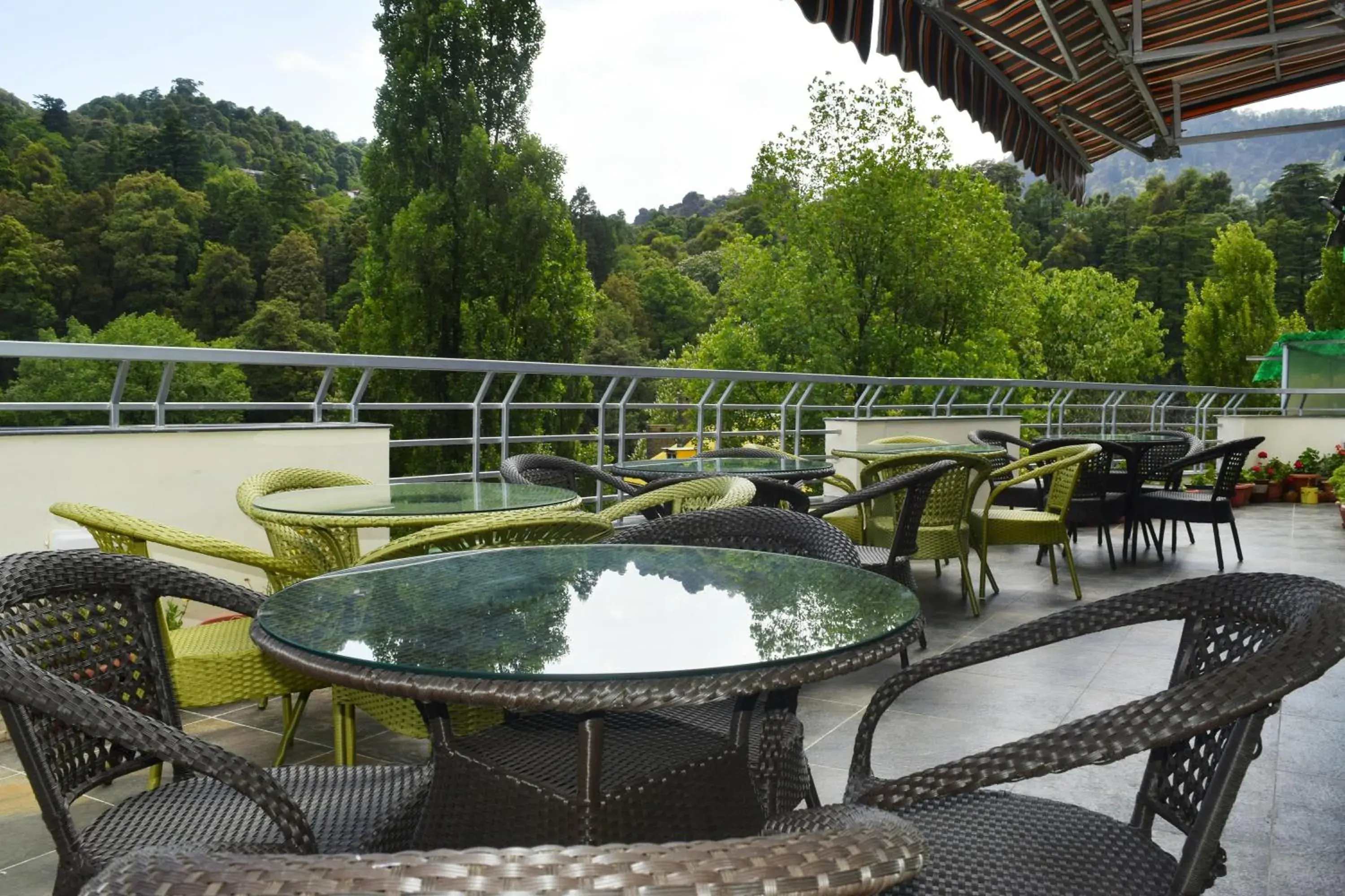 Restaurant/places to eat in Cloud 7 Restaurant/places to eat in Cloud 7