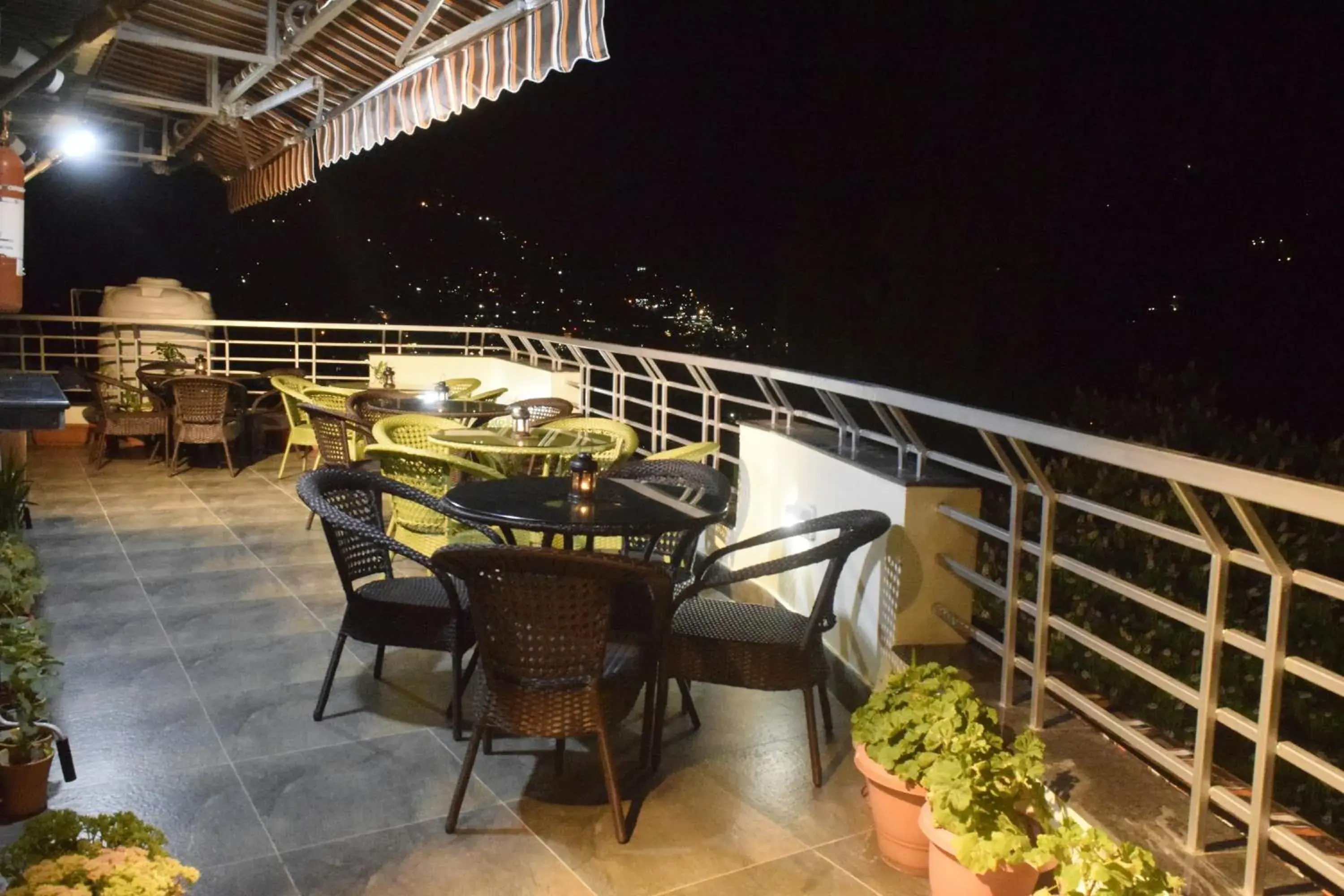 Restaurant/places to eat in Cloud 7 Restaurant/places to eat in Cloud 7