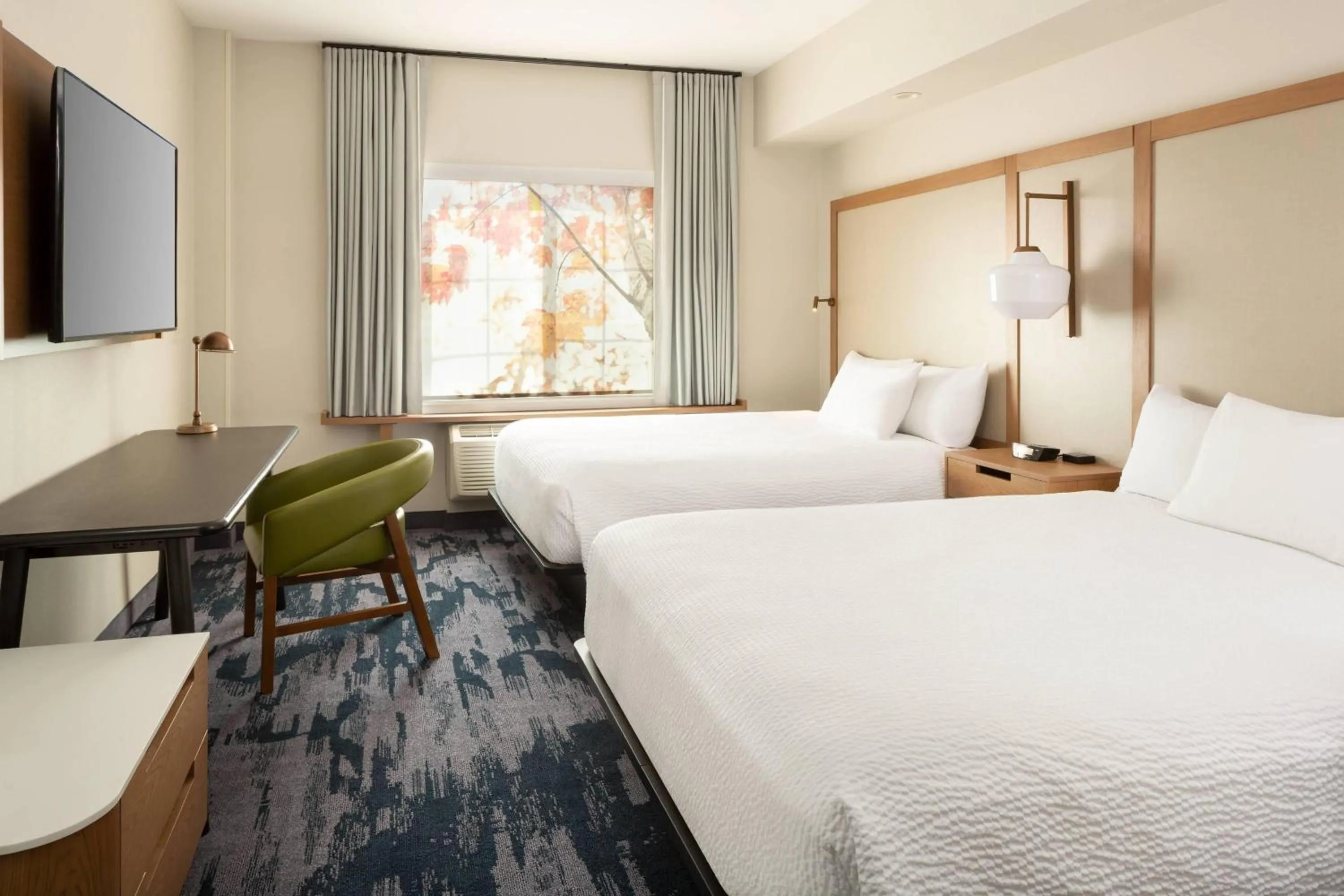 Photo of the whole room, Bed in Fairfield Inn and Suites by Marriott Napa American Canyon