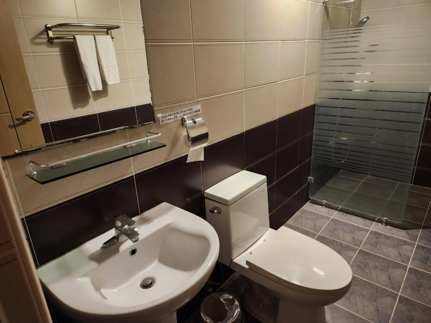 Shower in Navis Hotel