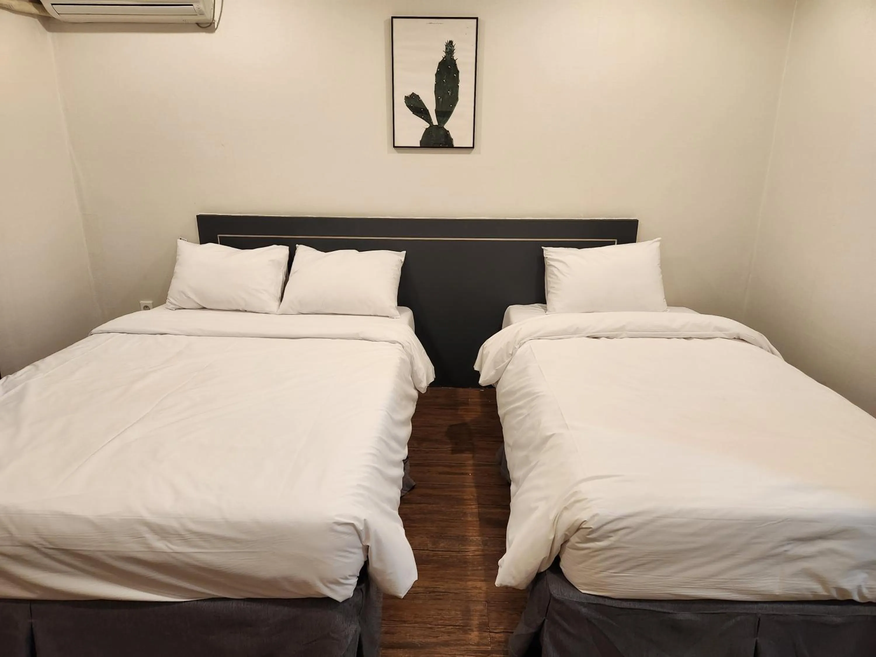 Bedroom, Bed in Navis Hotel