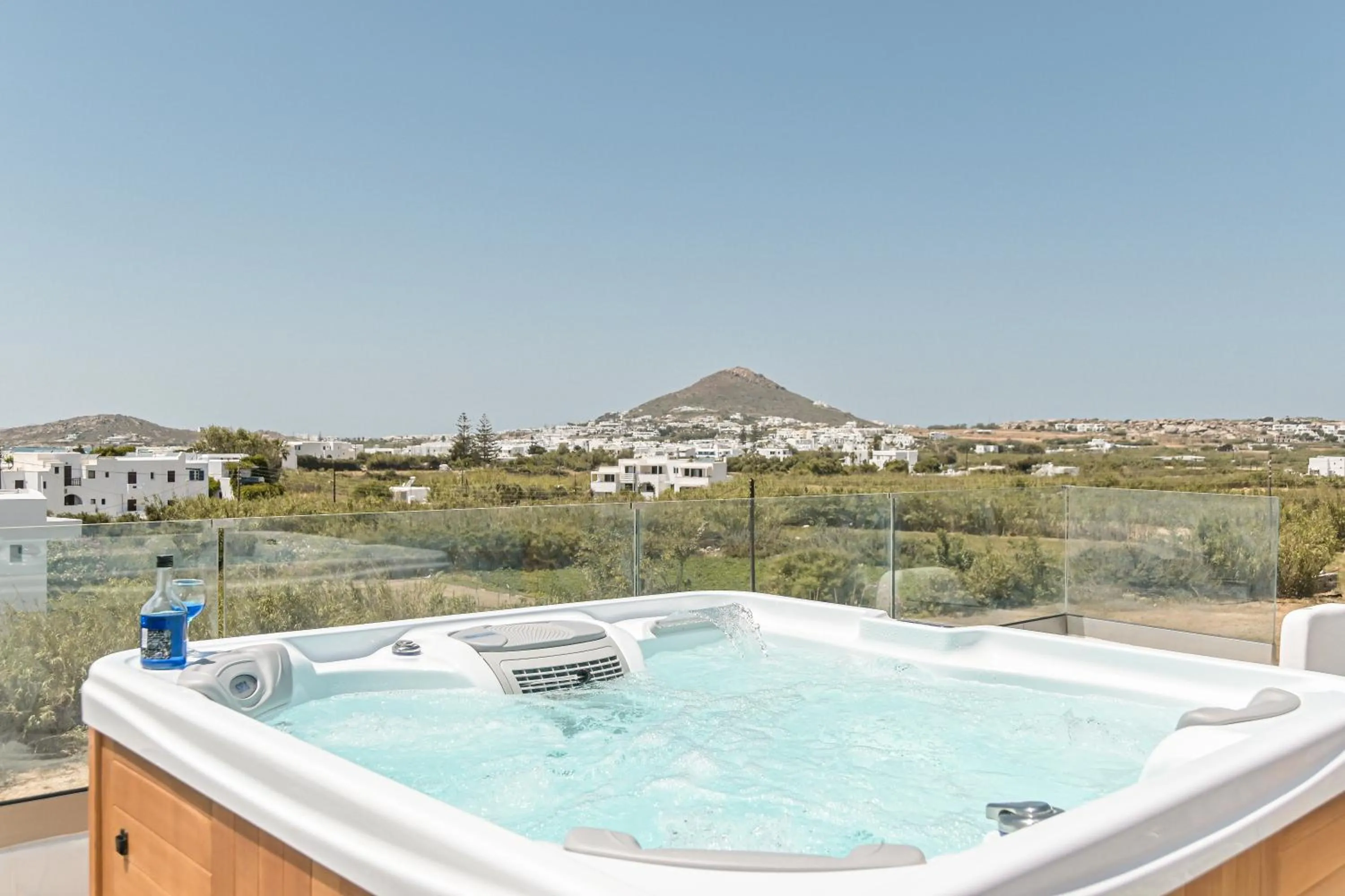 Hot Tub in Naxian Queen Luxury Villas & Suites