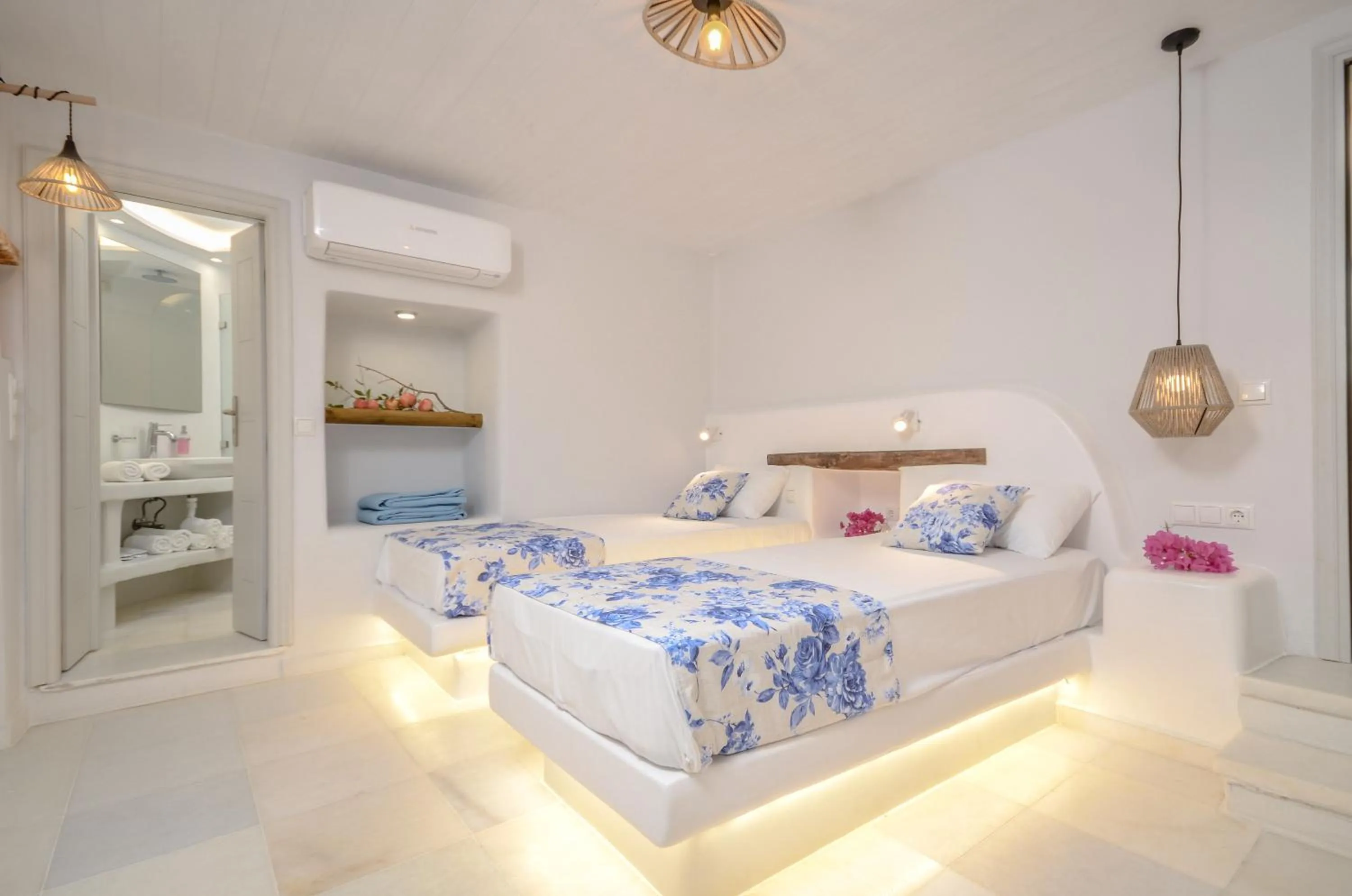 Bed in Naxian Queen Luxury Villas & Suites