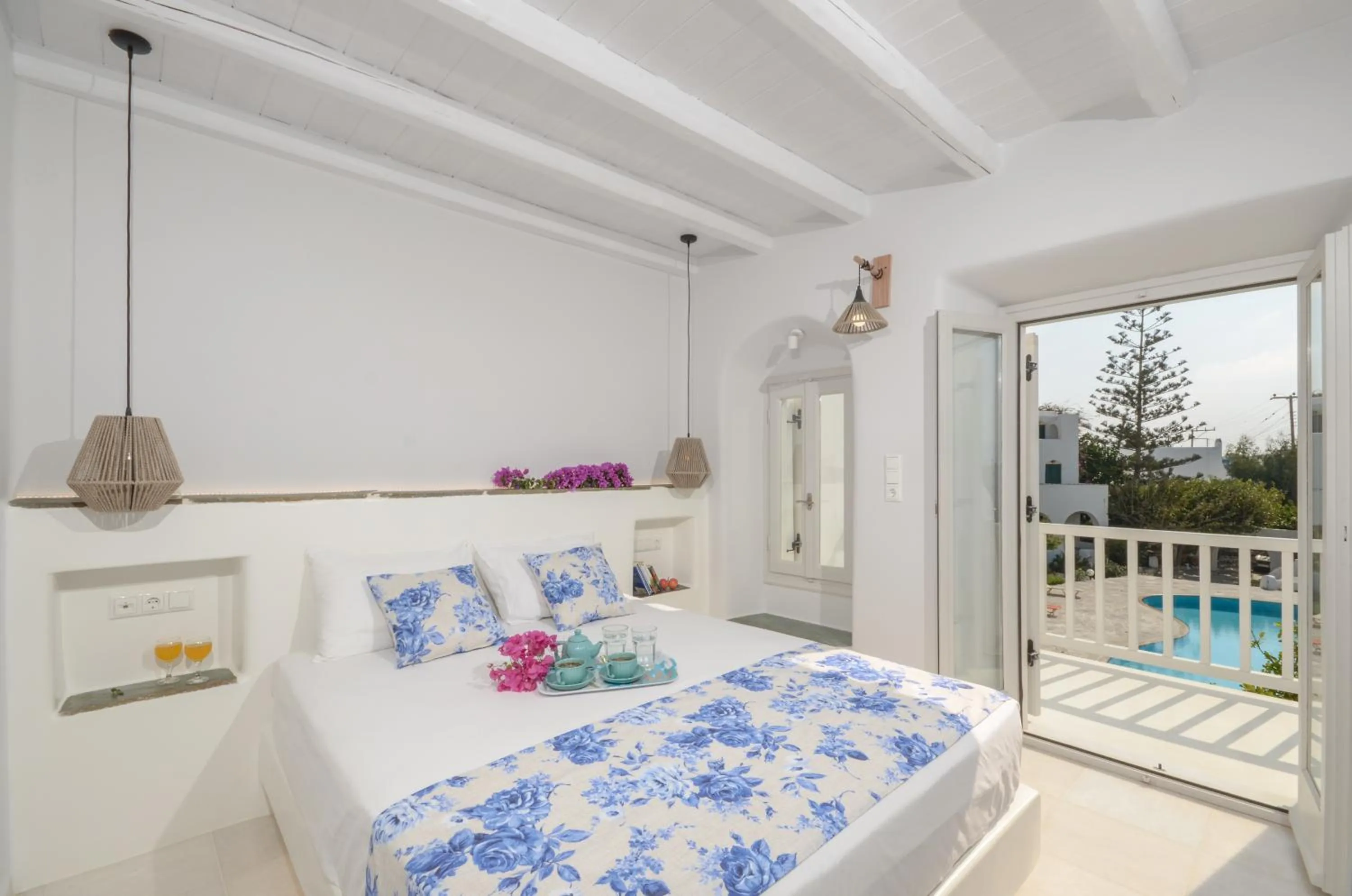 Bed in Naxian Queen Luxury Villas & Suites