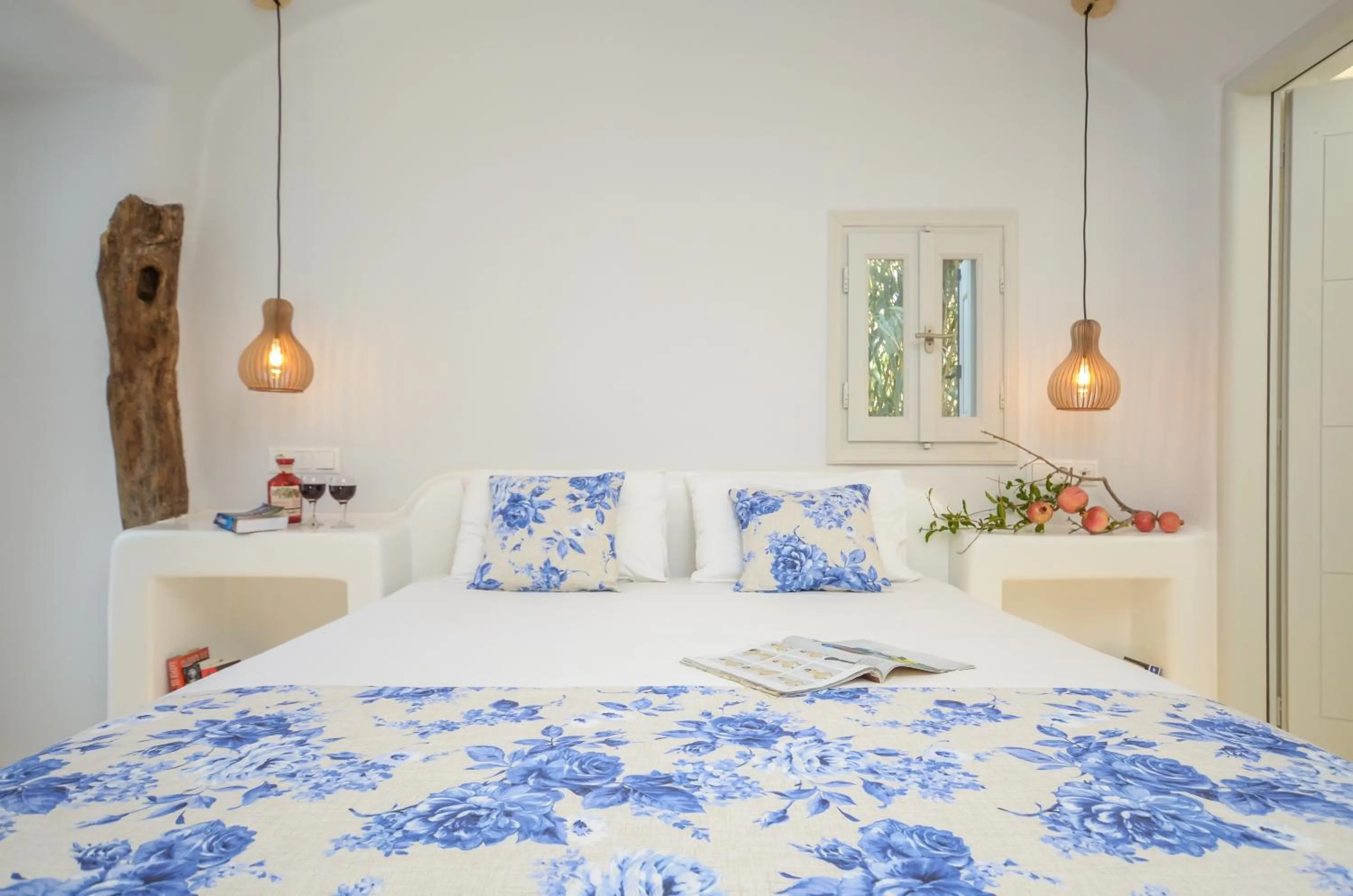 Bed in Naxian Queen Luxury Villas & Suites