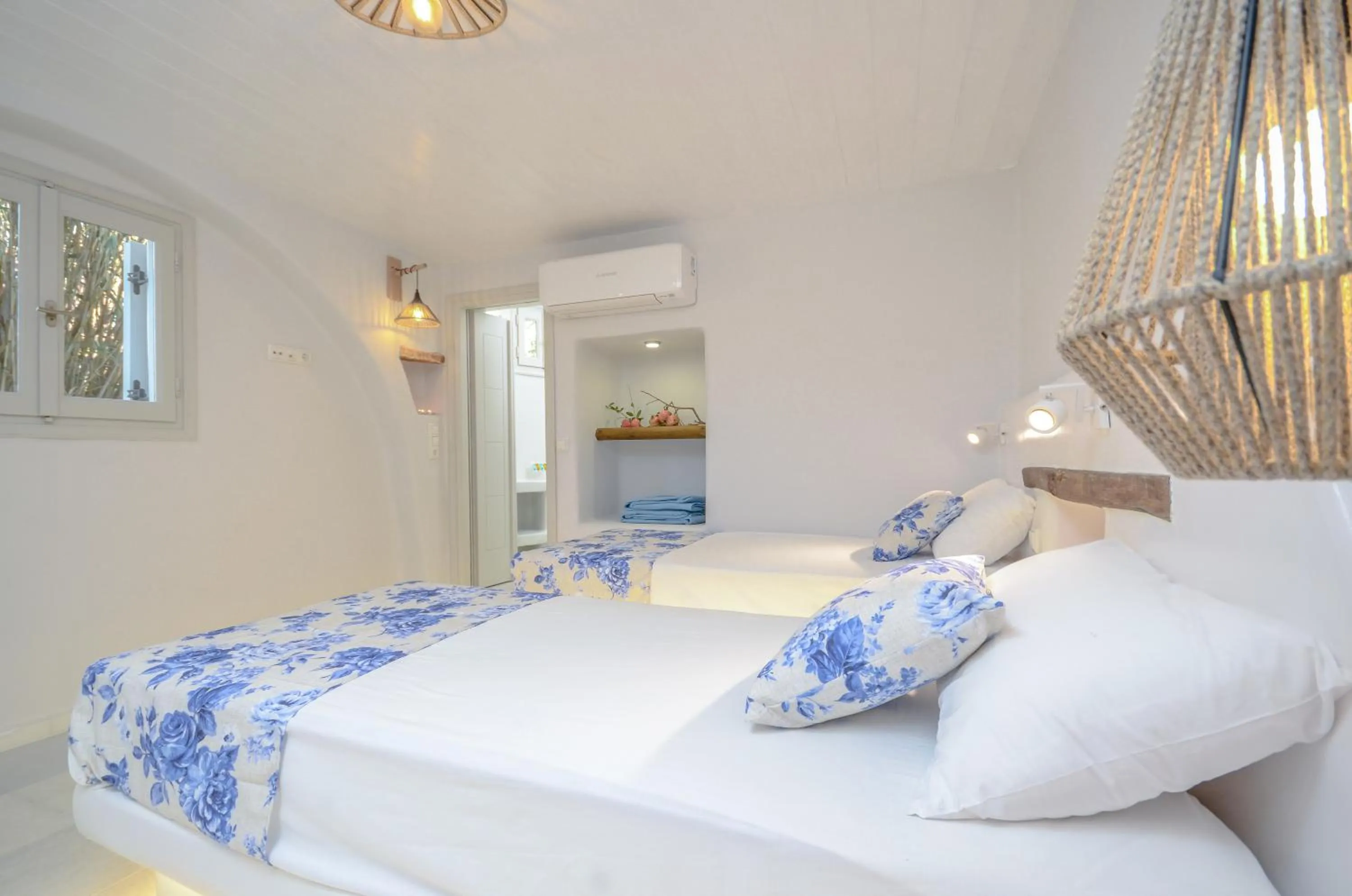 Bed in Naxian Queen Luxury Villas & Suites