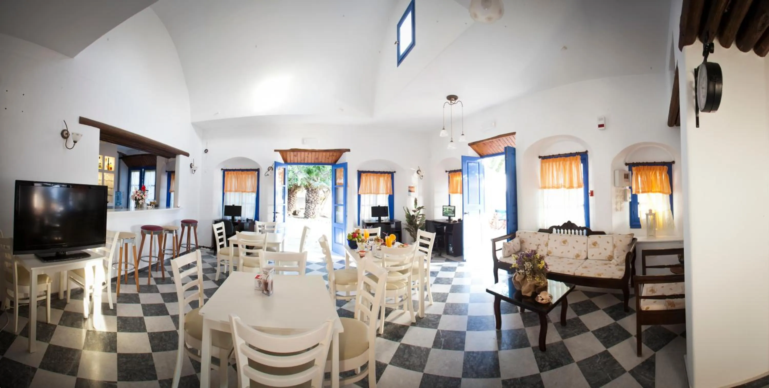 Restaurant/places to eat in Naxian Queen Luxury Villas & Suites