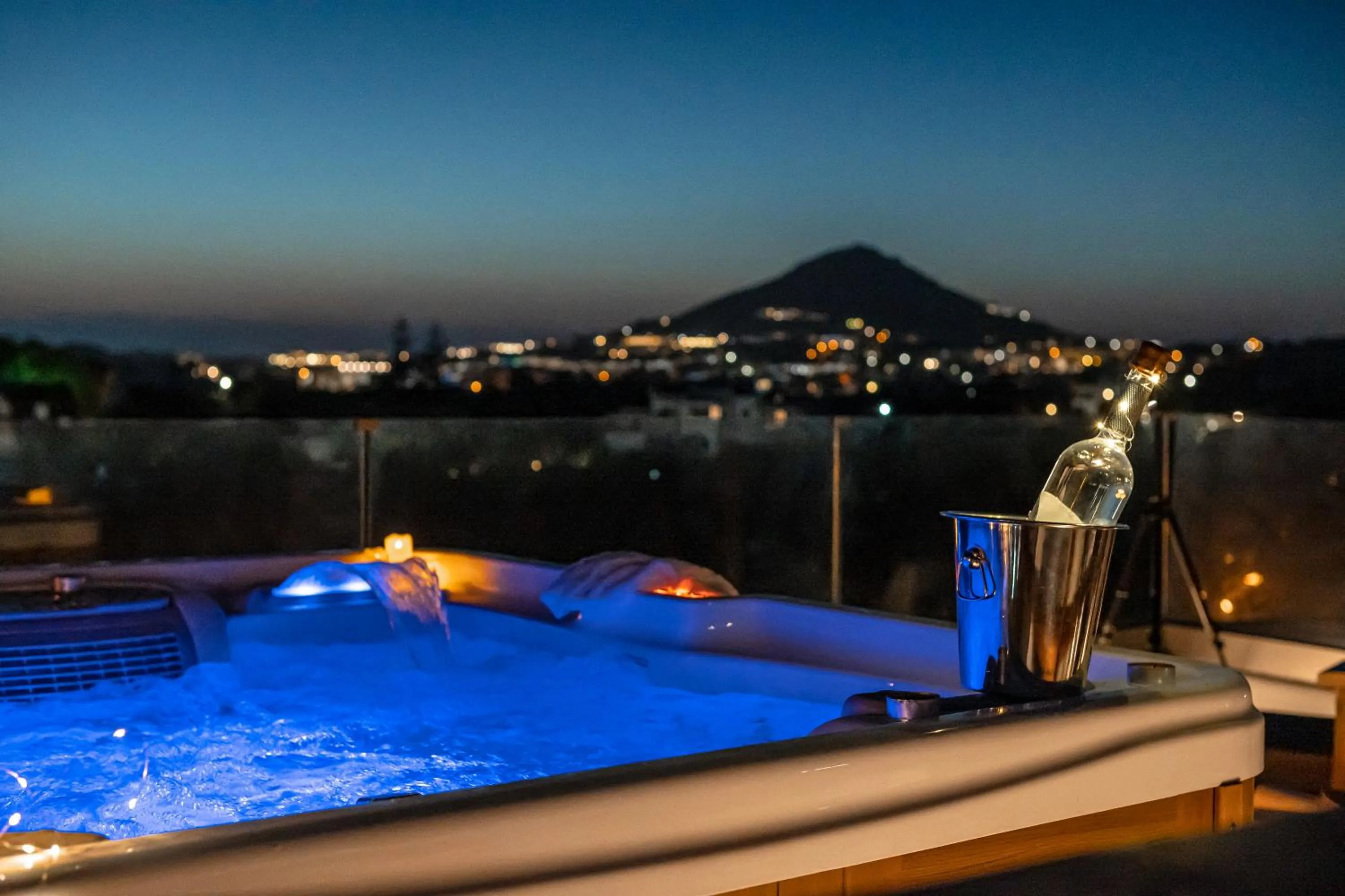 Hot Tub in Naxian Queen Luxury Villas & Suites