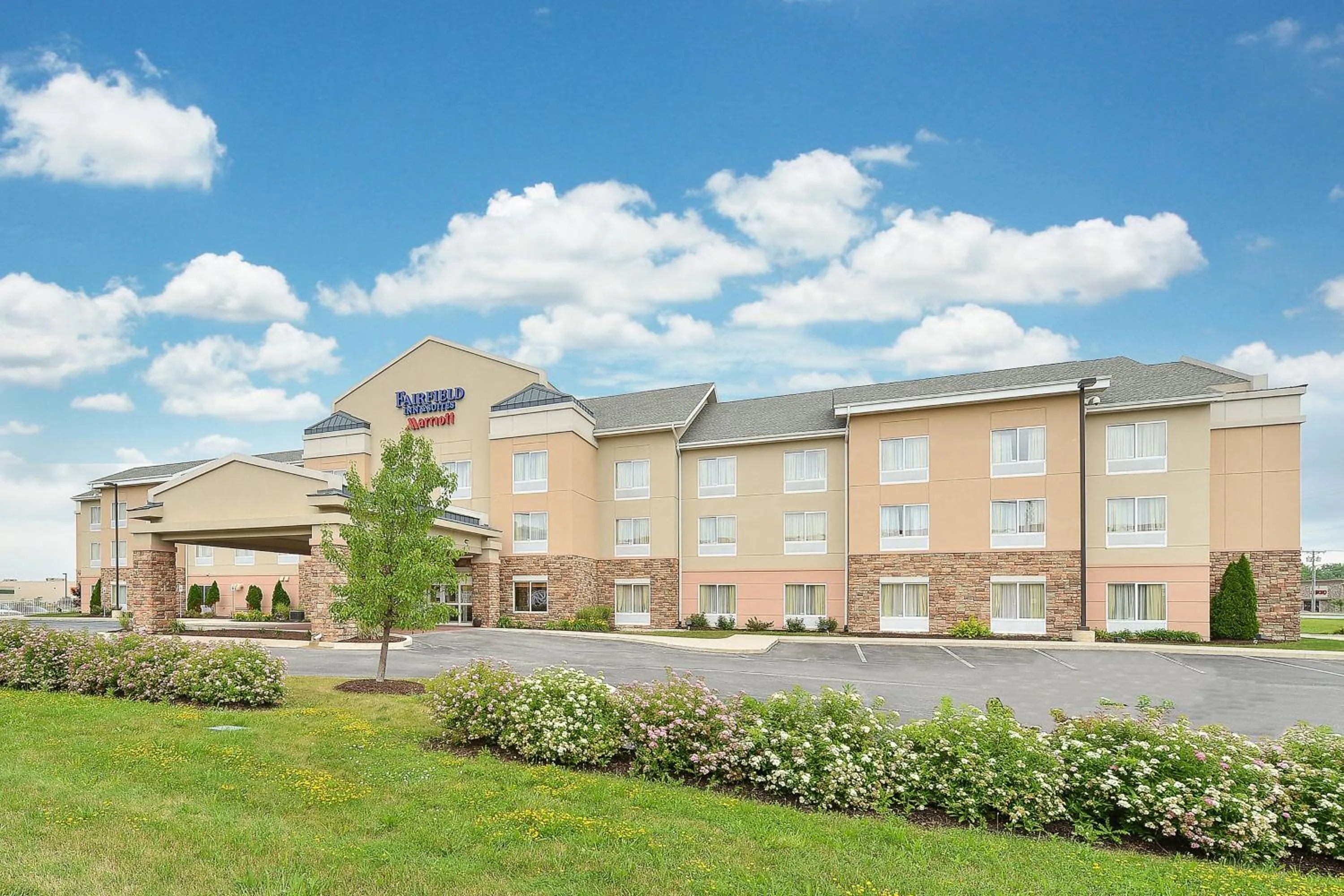 Property building in Fairfield Inn and Suites by Marriott Fort Wayne