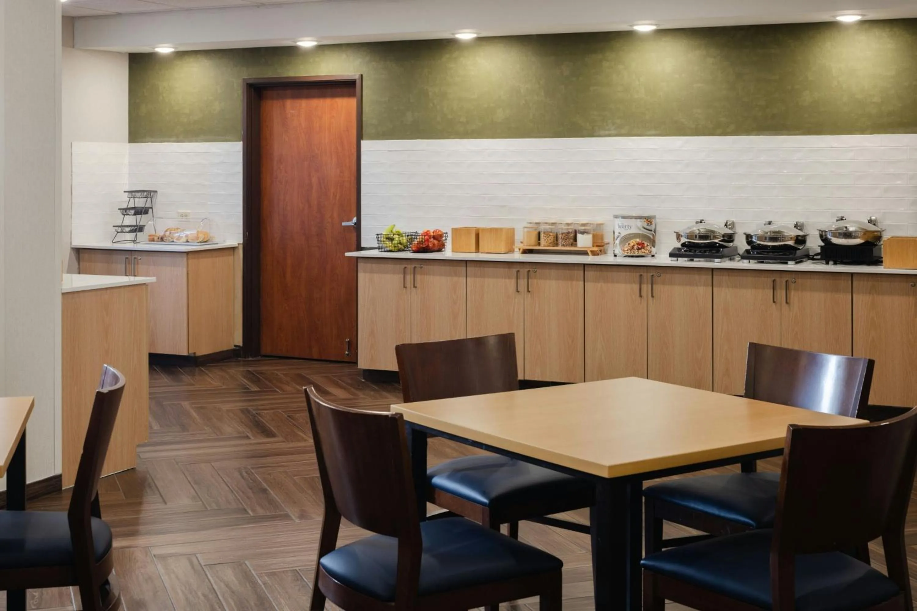 Breakfast in Fairfield Inn and Suites by Marriott Fort Wayne