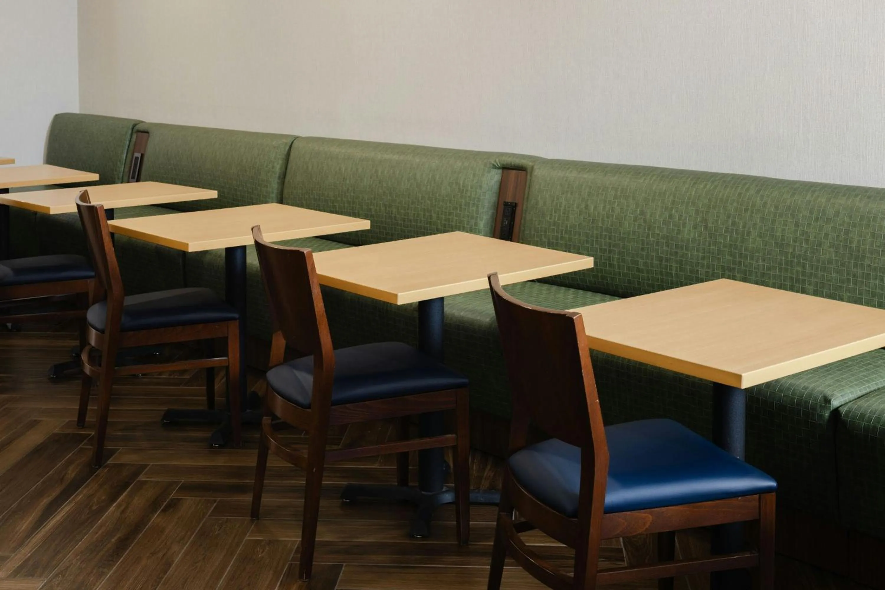 Breakfast in Fairfield Inn and Suites by Marriott Fort Wayne