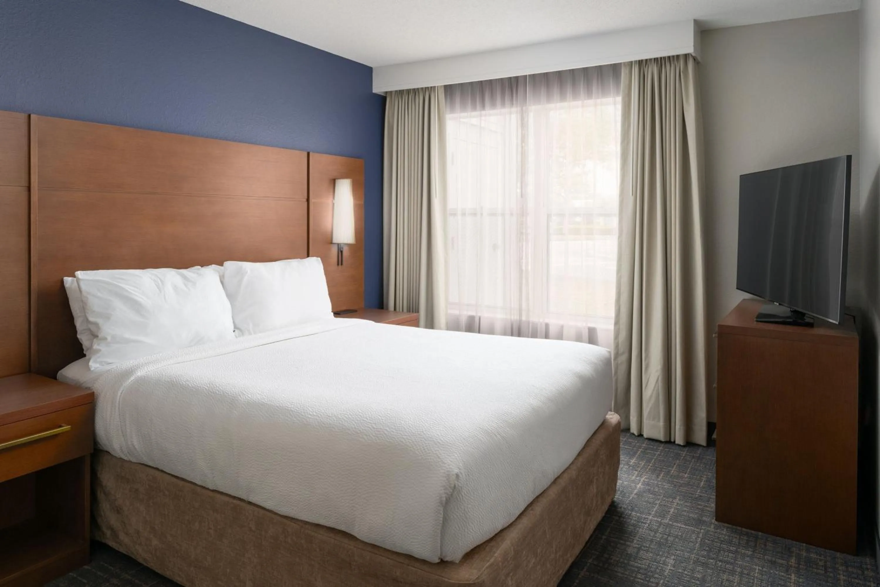 Bedroom, Bed in Residence Inn by Marriott Lakeland