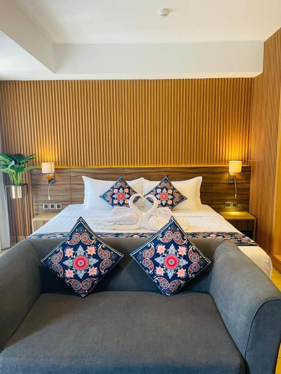 Photo of the whole room, Bed in Golden Tulip Essential Tangerang