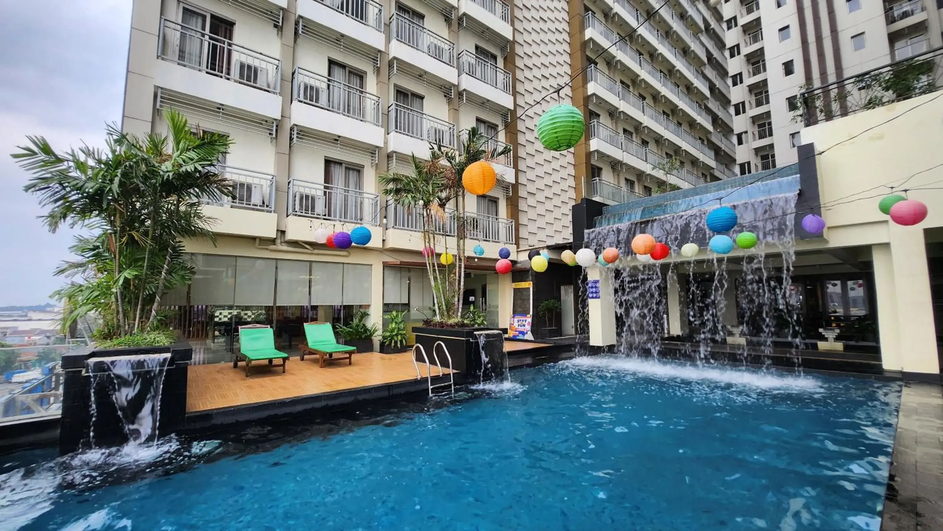 Swimming pool in Golden Tulip Essential Tangerang Swimming pool in Golden Tulip Essential Tangerang