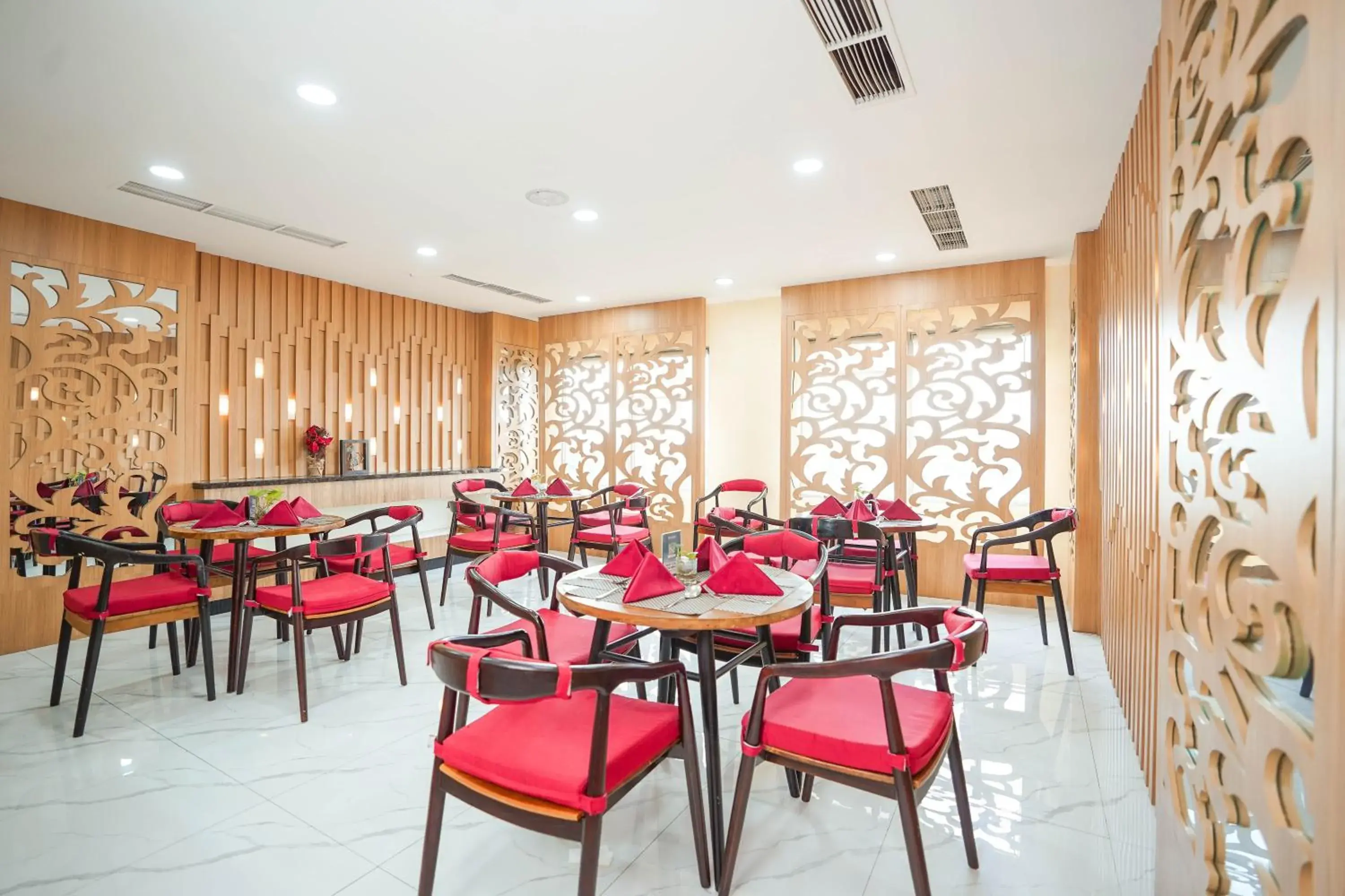 Restaurant/places to eat in Golden Tulip Essential Tangerang Restaurant/places to eat in Golden Tulip Essential Tangerang