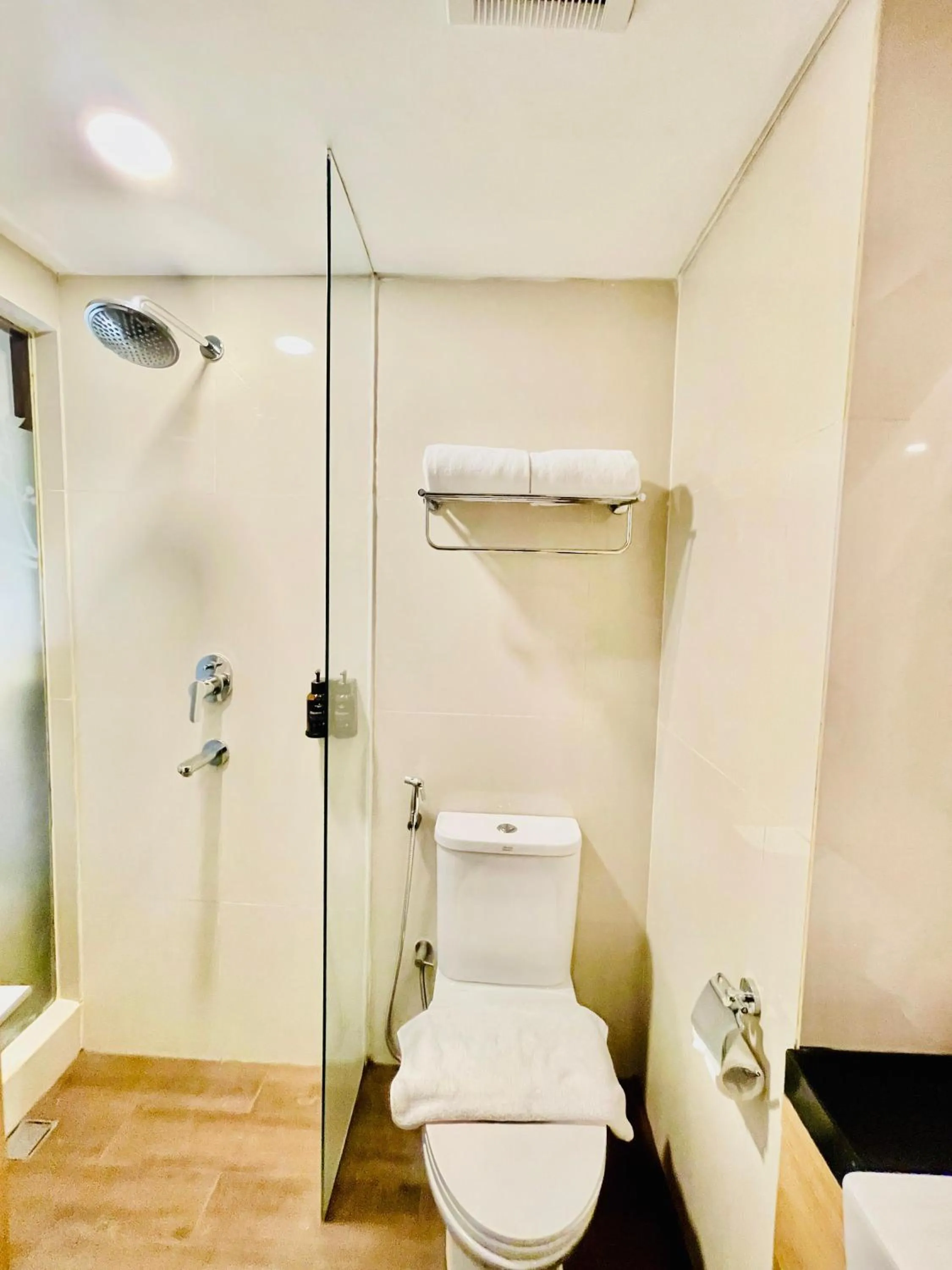 Bathroom in Golden Tulip Essential Tangerang